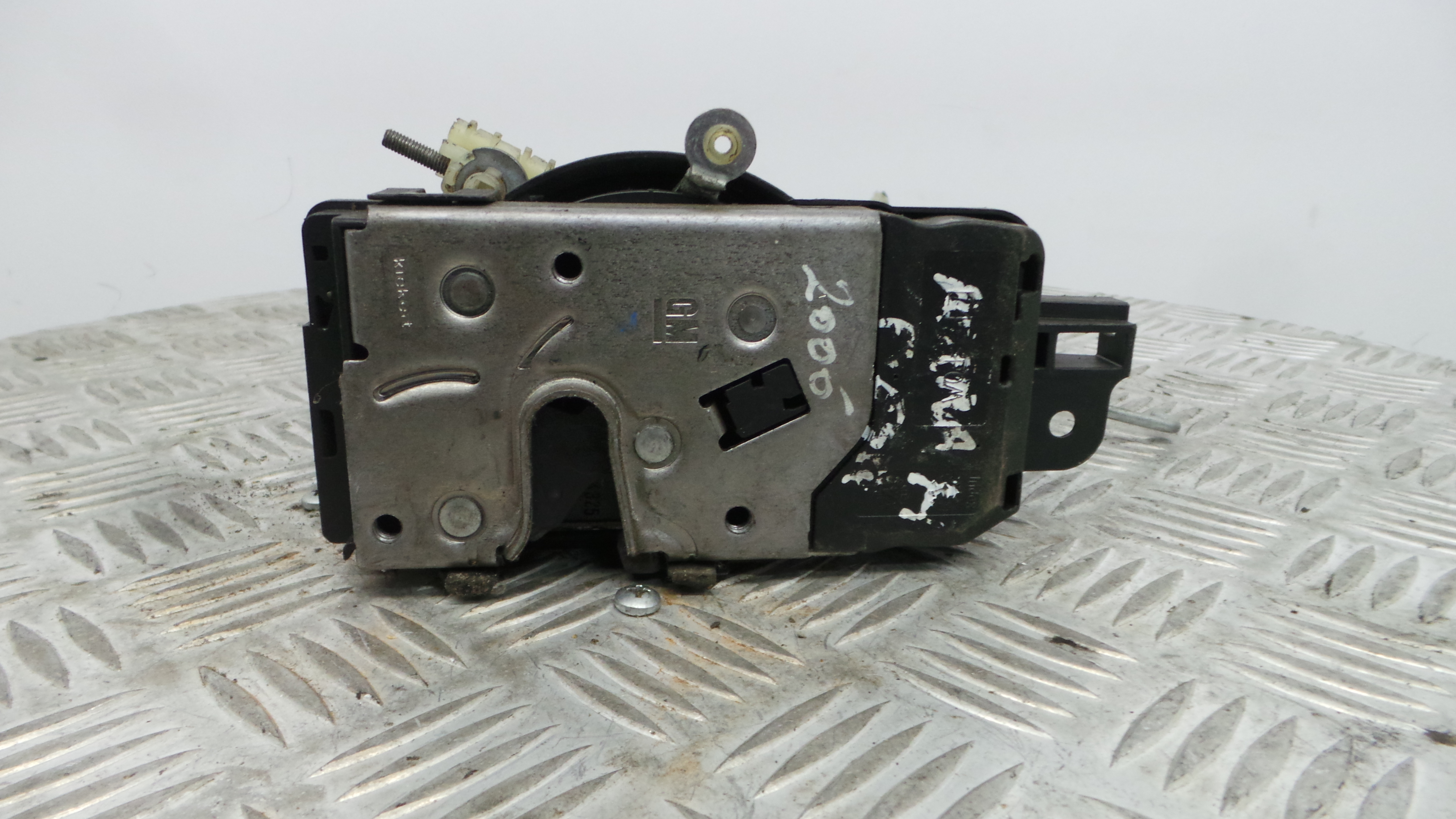 Fecho da Porta Frente Esq 13210748 - OPEL ASTRA H (A04)-33632710