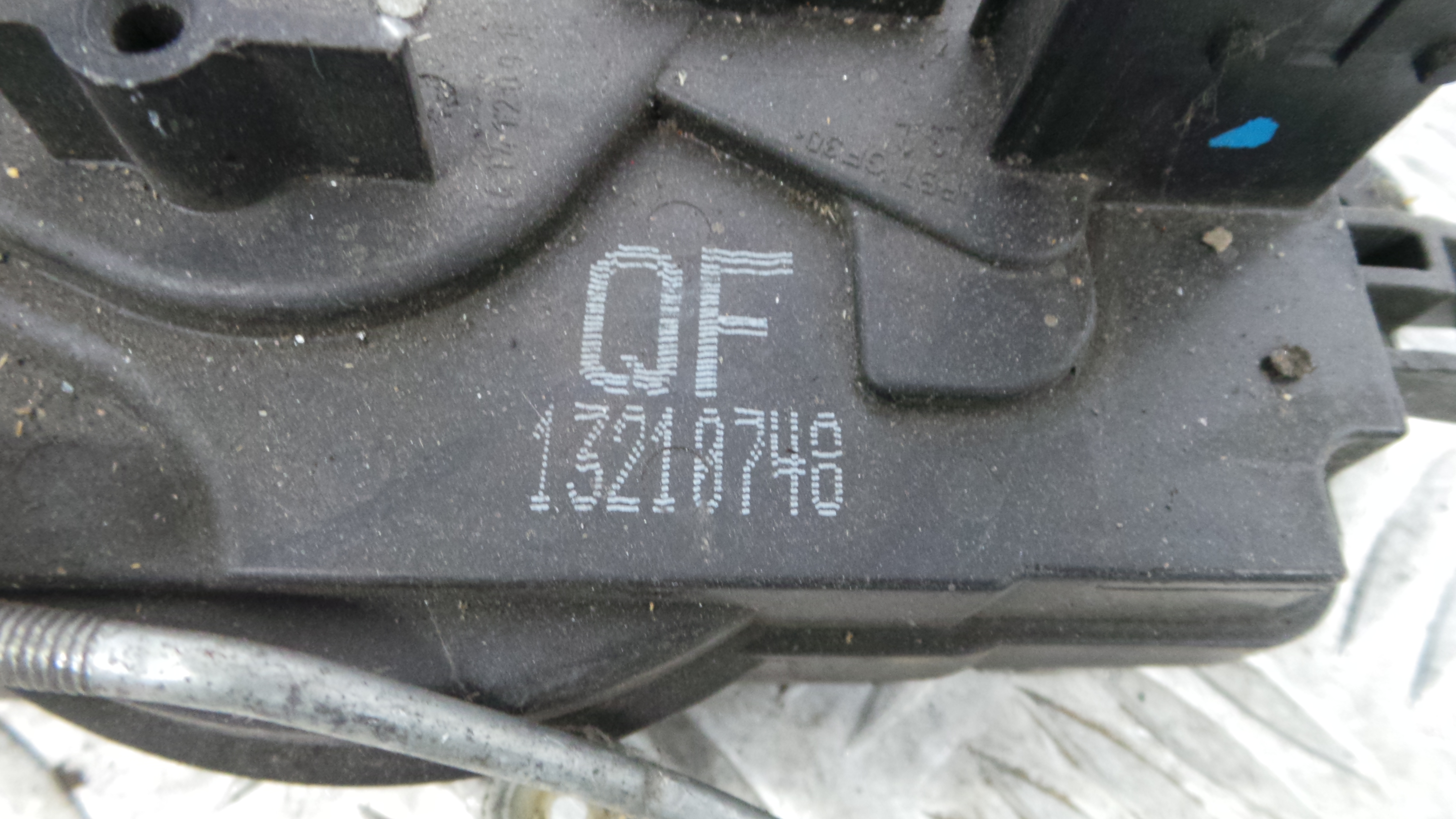 Fecho da Porta Frente Esq 13210748 - OPEL ASTRA H (A04)-33632710