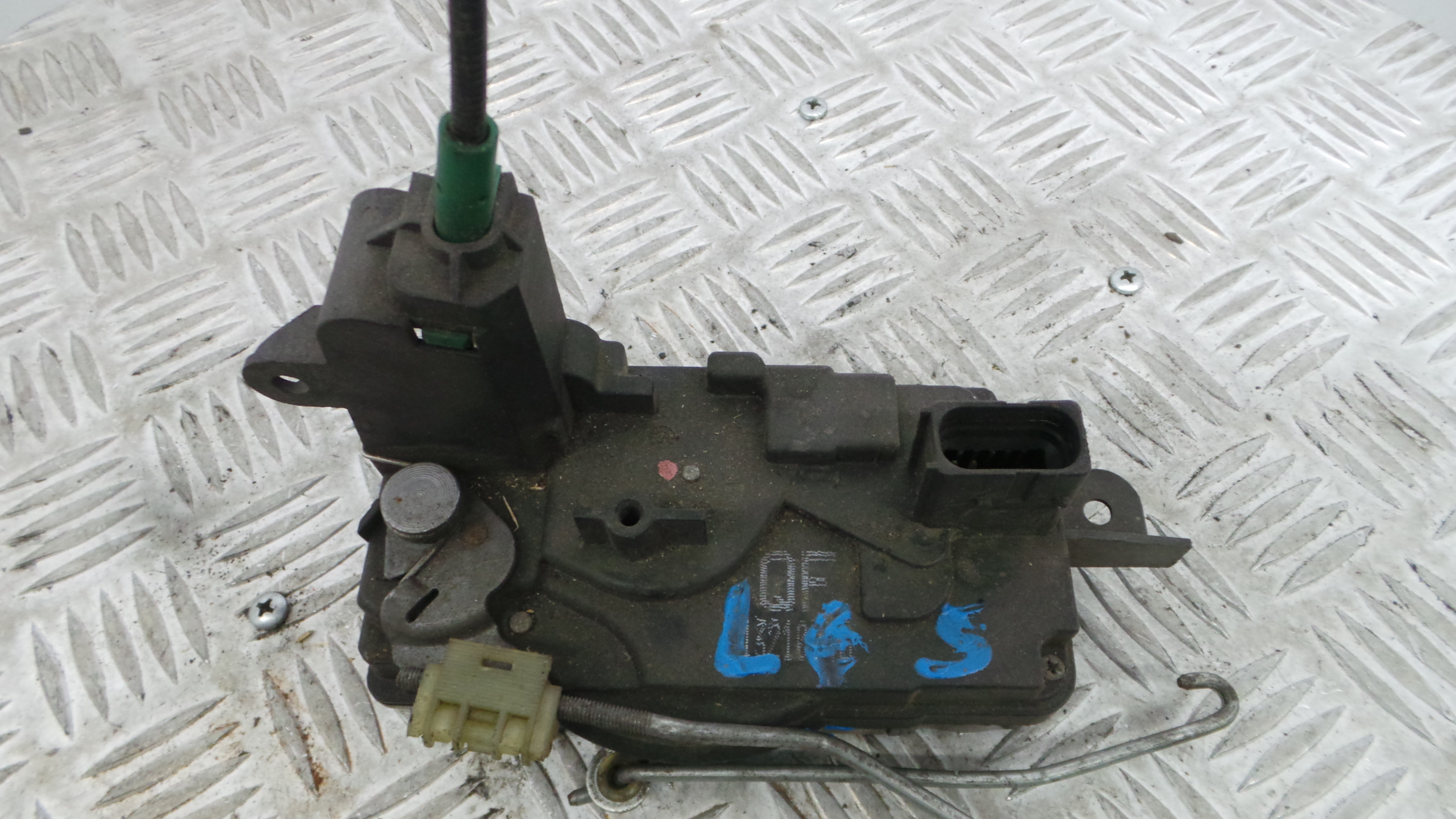 Fecho da Porta Esq 13210748 - OPEL ASTRA H (A04)-33632717