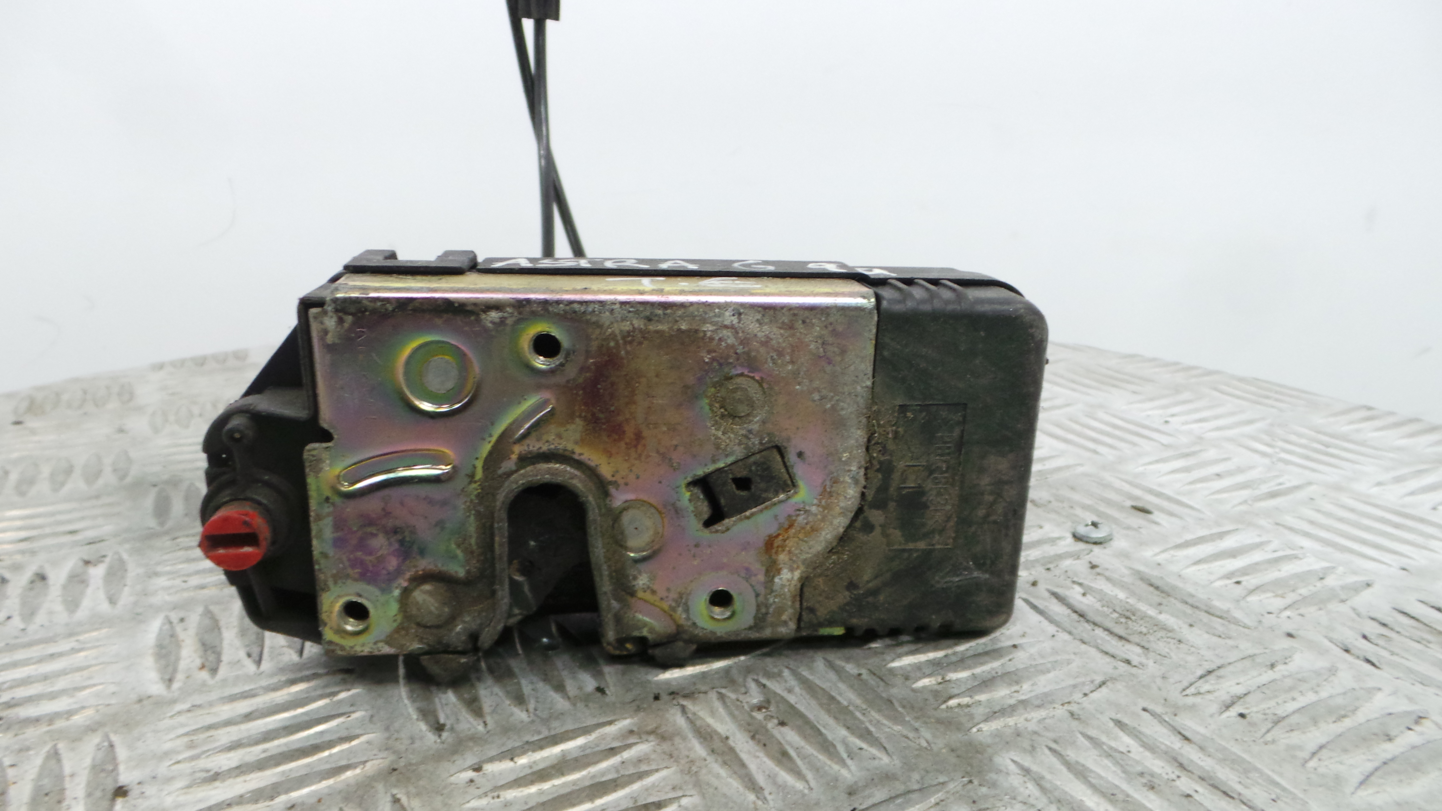 Fecho da Porta Trás Esq 90561157 - OPEL ASTRA G Hatchback (T98)-33632720 Fecho da Porta Trás Esq 90561157 - OPEL ASTRA G Hatchback (T98)-33632720