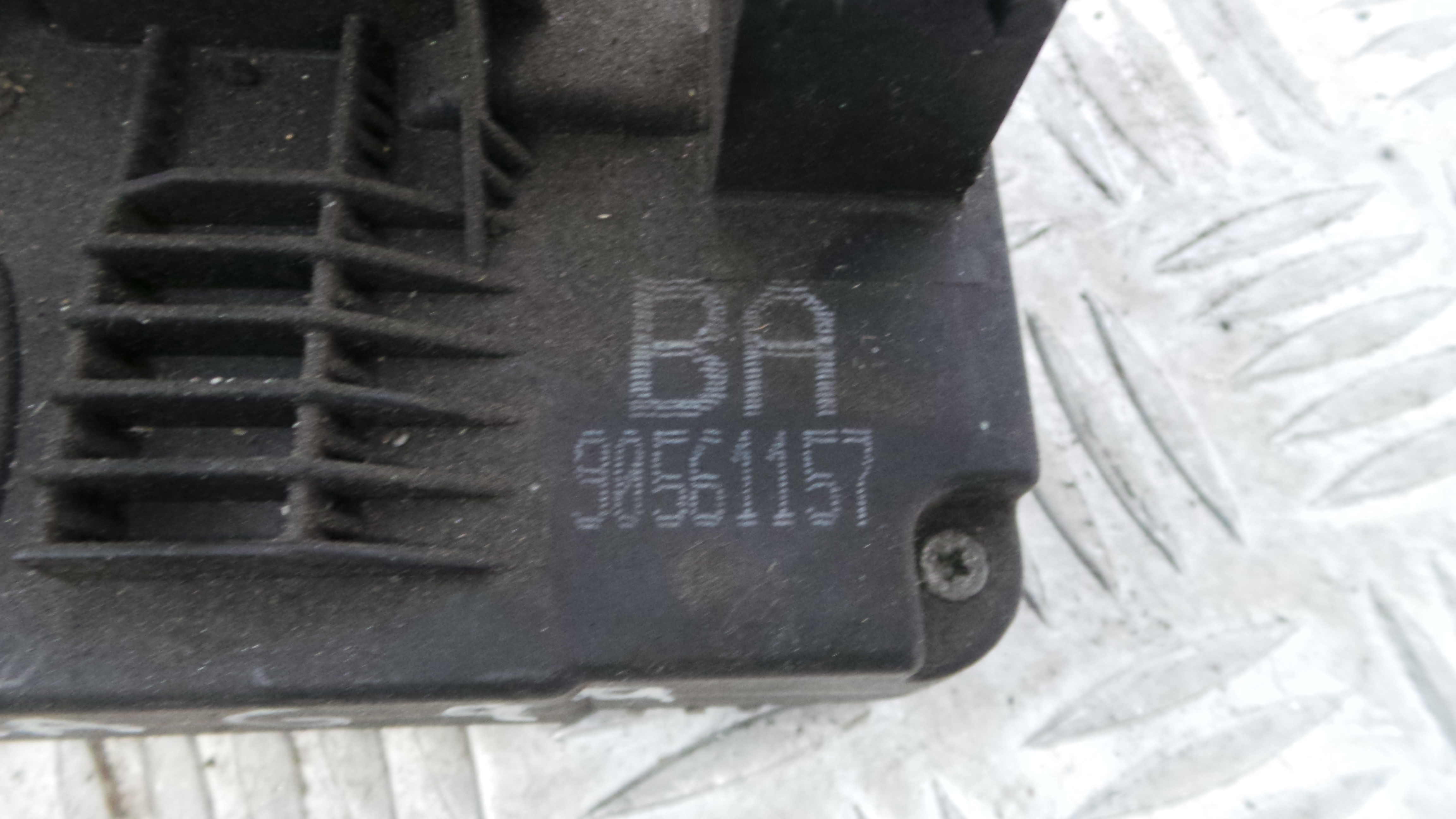 Fecho da Porta Trás Esq 90561157 - OPEL ASTRA G Hatchback (T98)-33632720