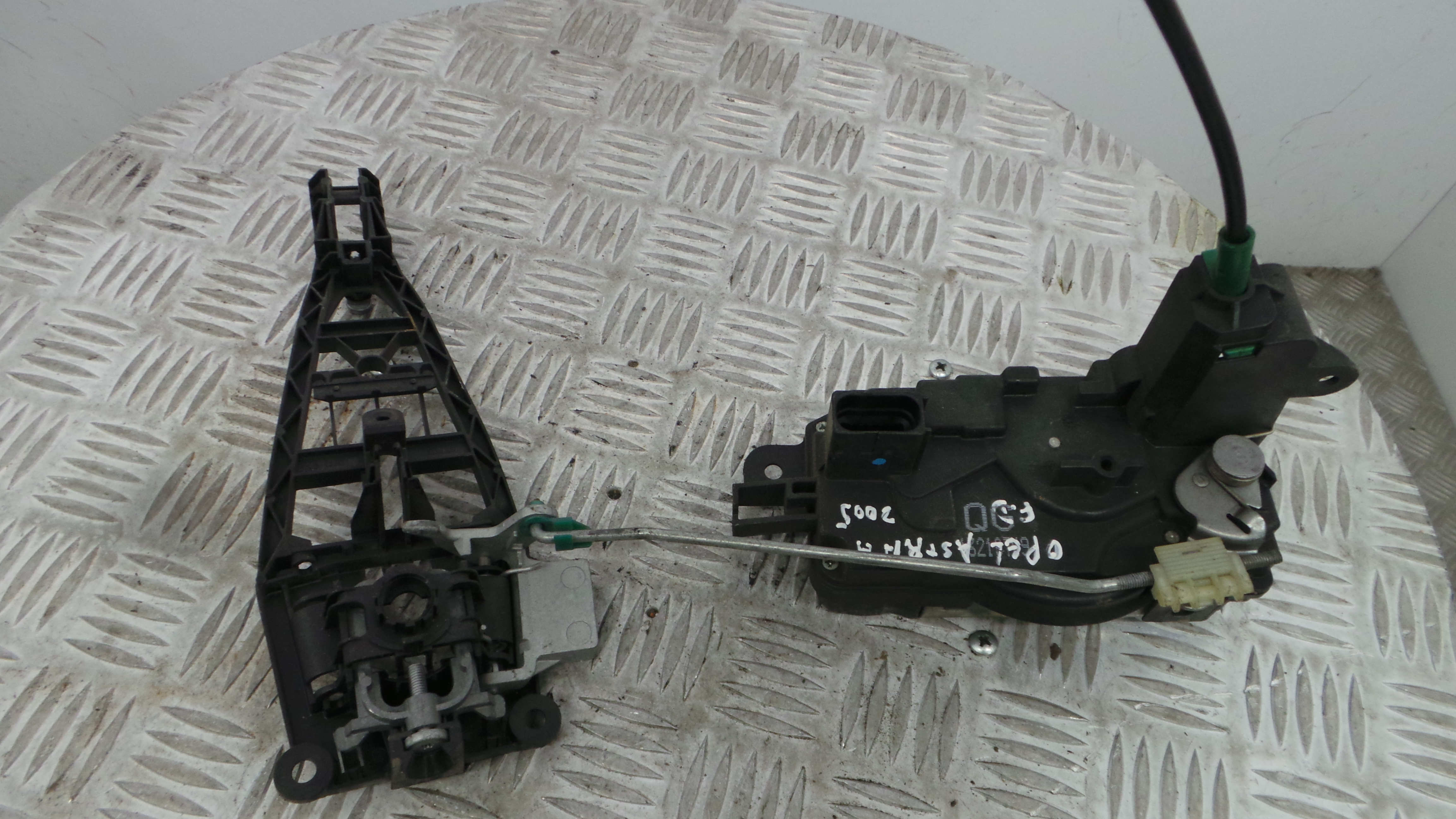 Fecho da Porta Frente Dto 13210749 - OPEL ASTRA H (A04)-33632730