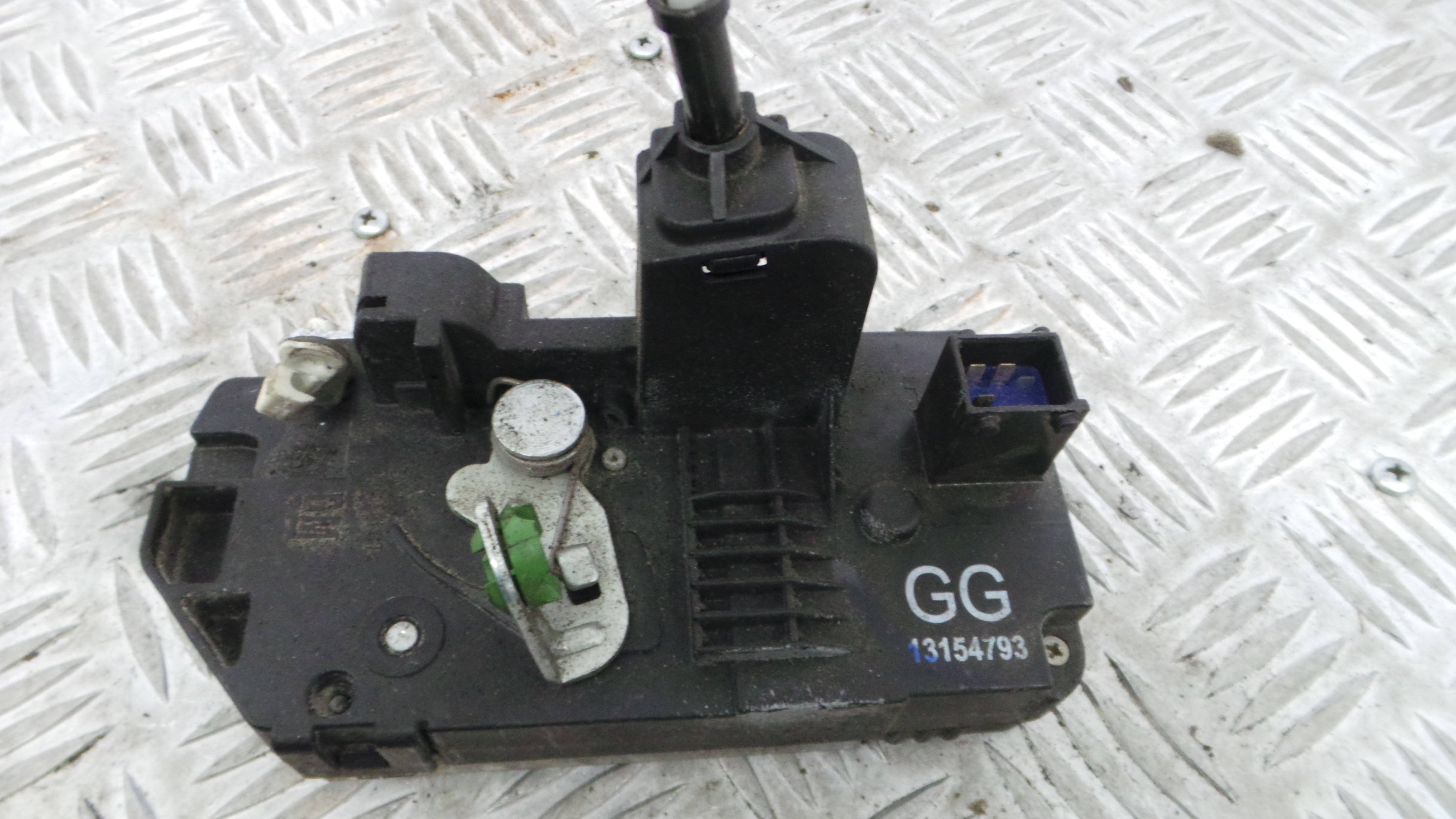 Fecho da Porta Trás Esq 13154793 - OPEL MERIVA A Veículo multiuso (X03)-33632741