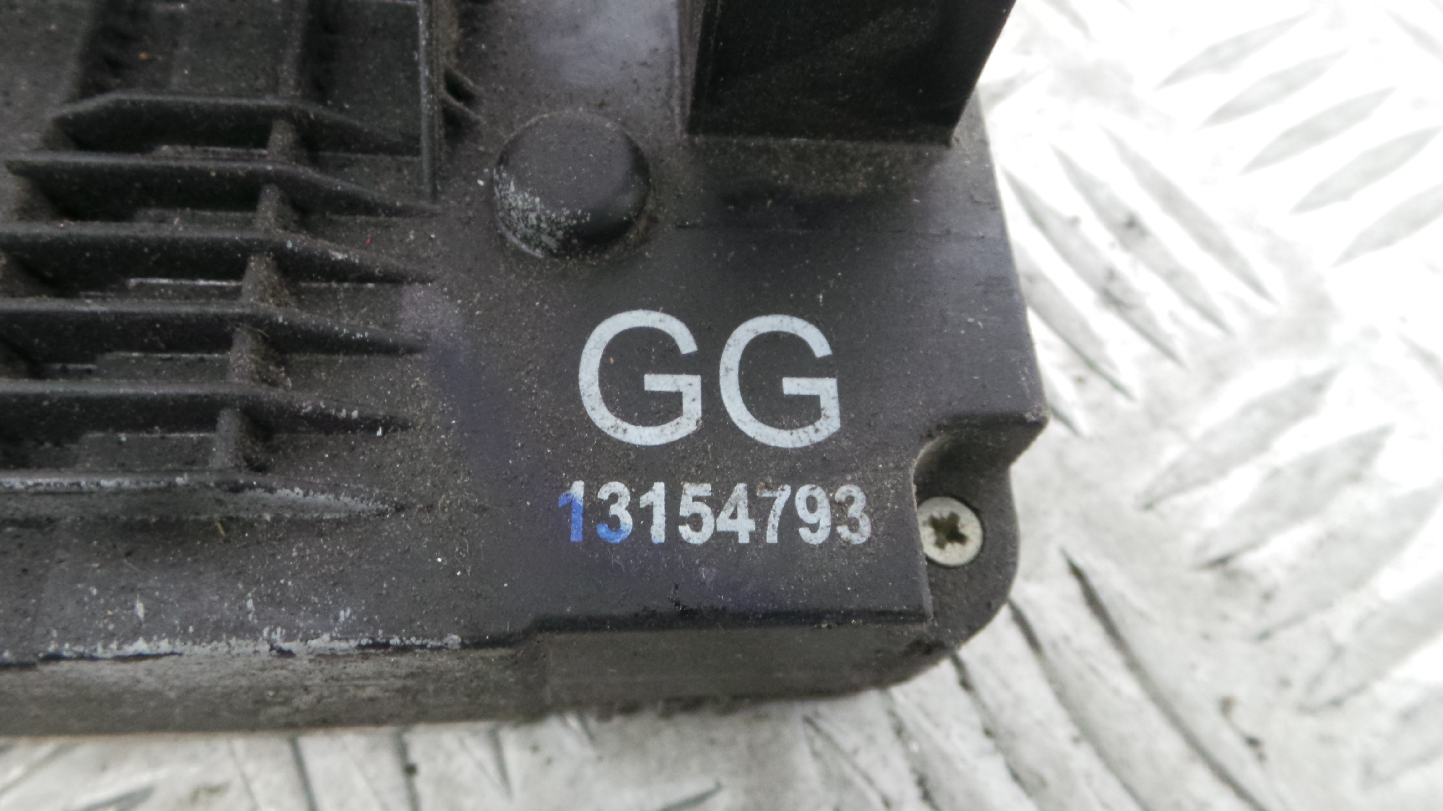 Fecho da Porta Trás Esq 13154793 - OPEL MERIVA A Veículo multiuso (X03)-33632741