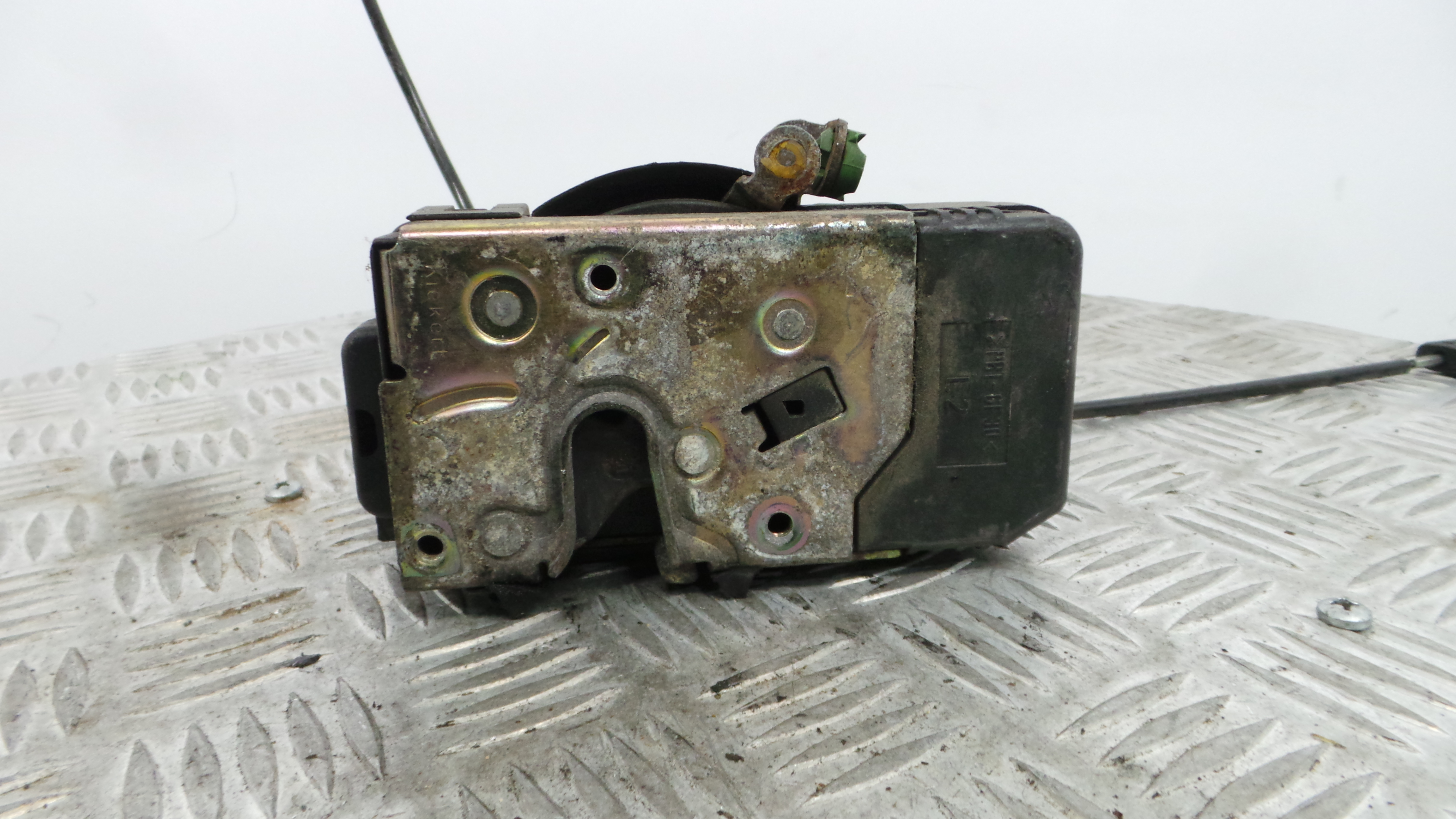 Fecho da Porta Frente Esq 90561151 - OPEL ASTRA G Hatchback (T98)-33632747