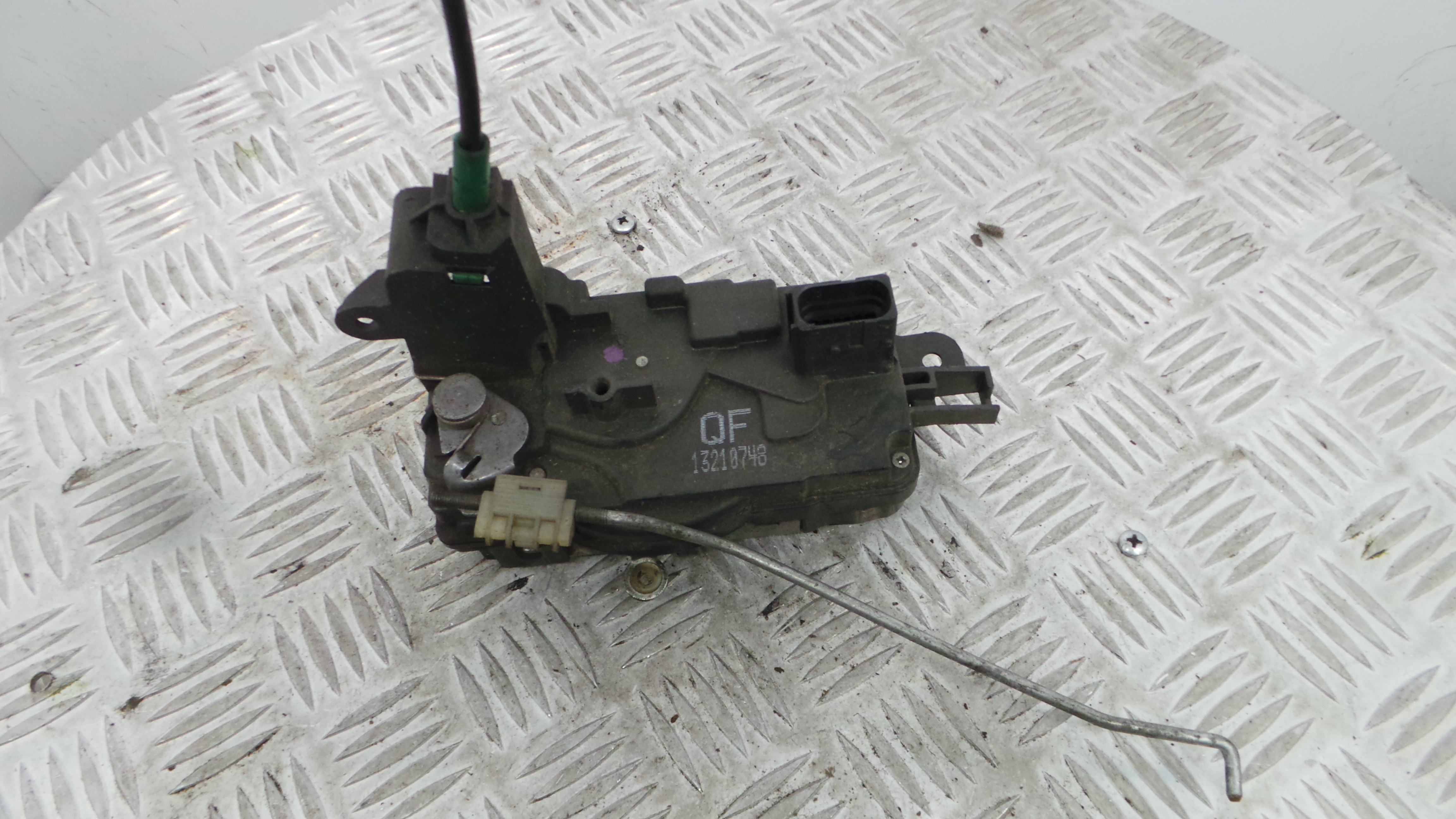 Fecho da Porta Frente Esq 13210748 - OPEL ASTRA H (A04)-33632755