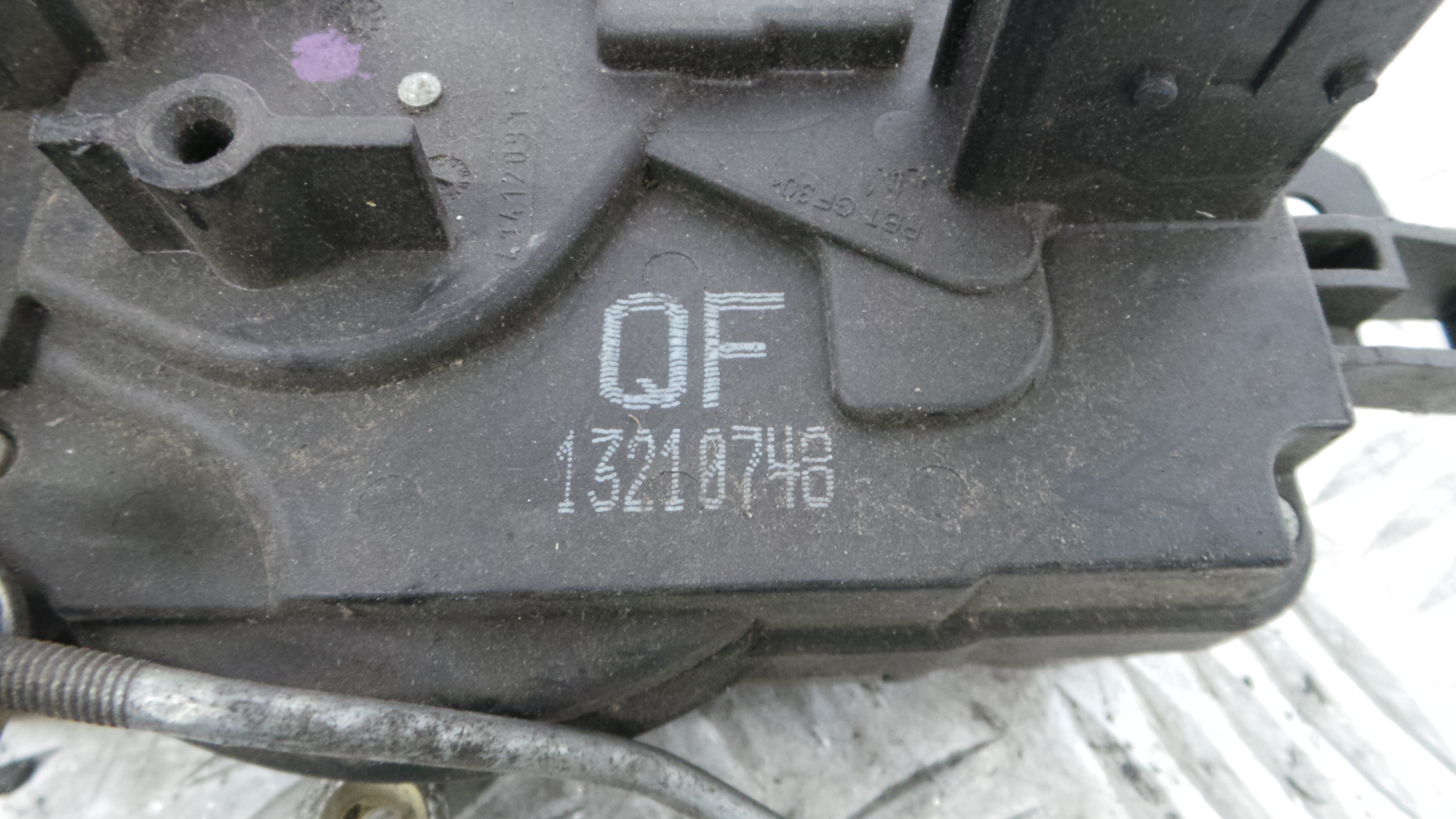 Fecho da Porta Frente Esq 13210748 - OPEL ASTRA H (A04)-33632755