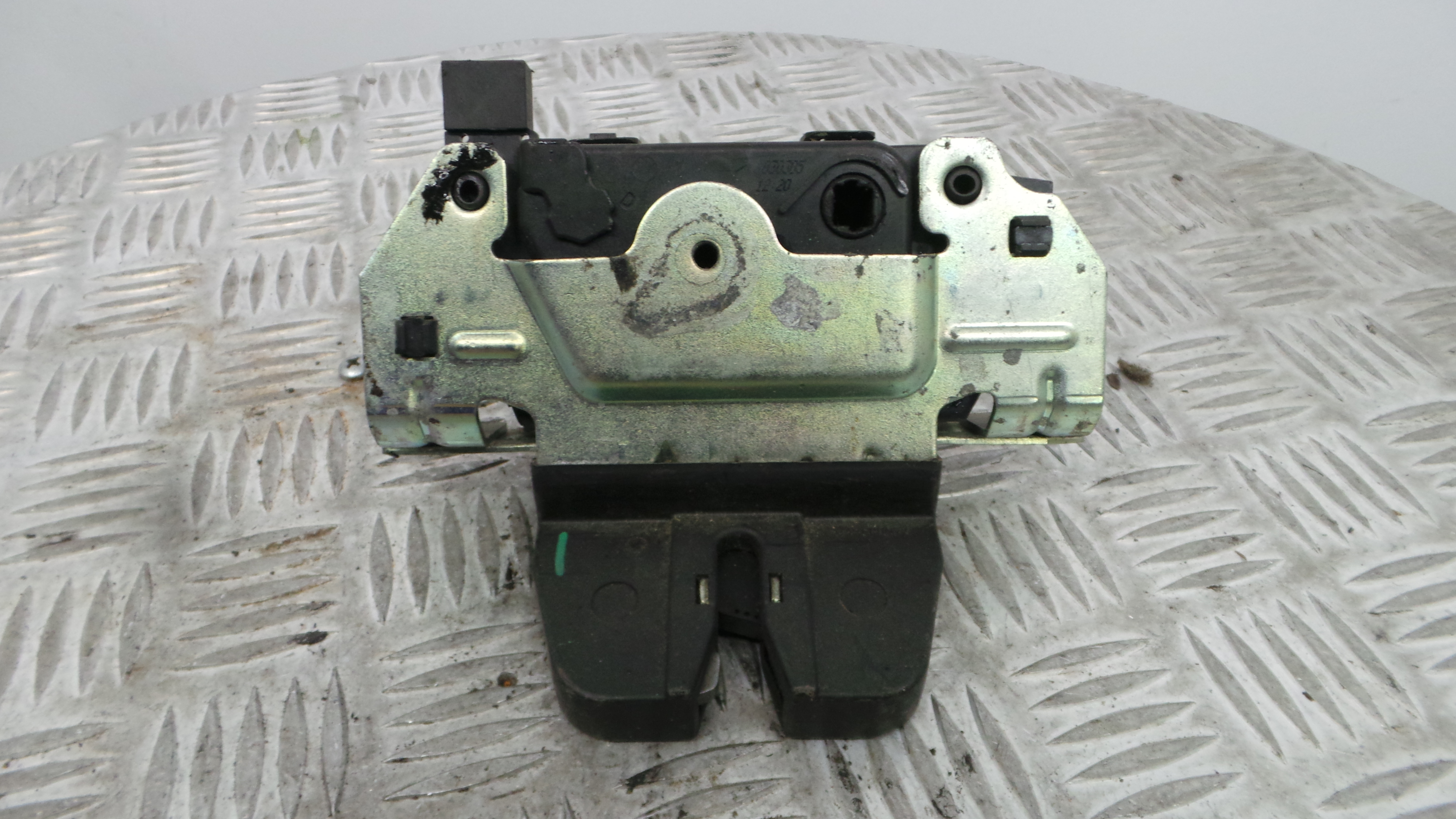 Fecho Mala 13117285 - OPEL ASTRA H (A04)-33632766 Fecho Mala 13117285 - OPEL ASTRA H (A04)-33632766