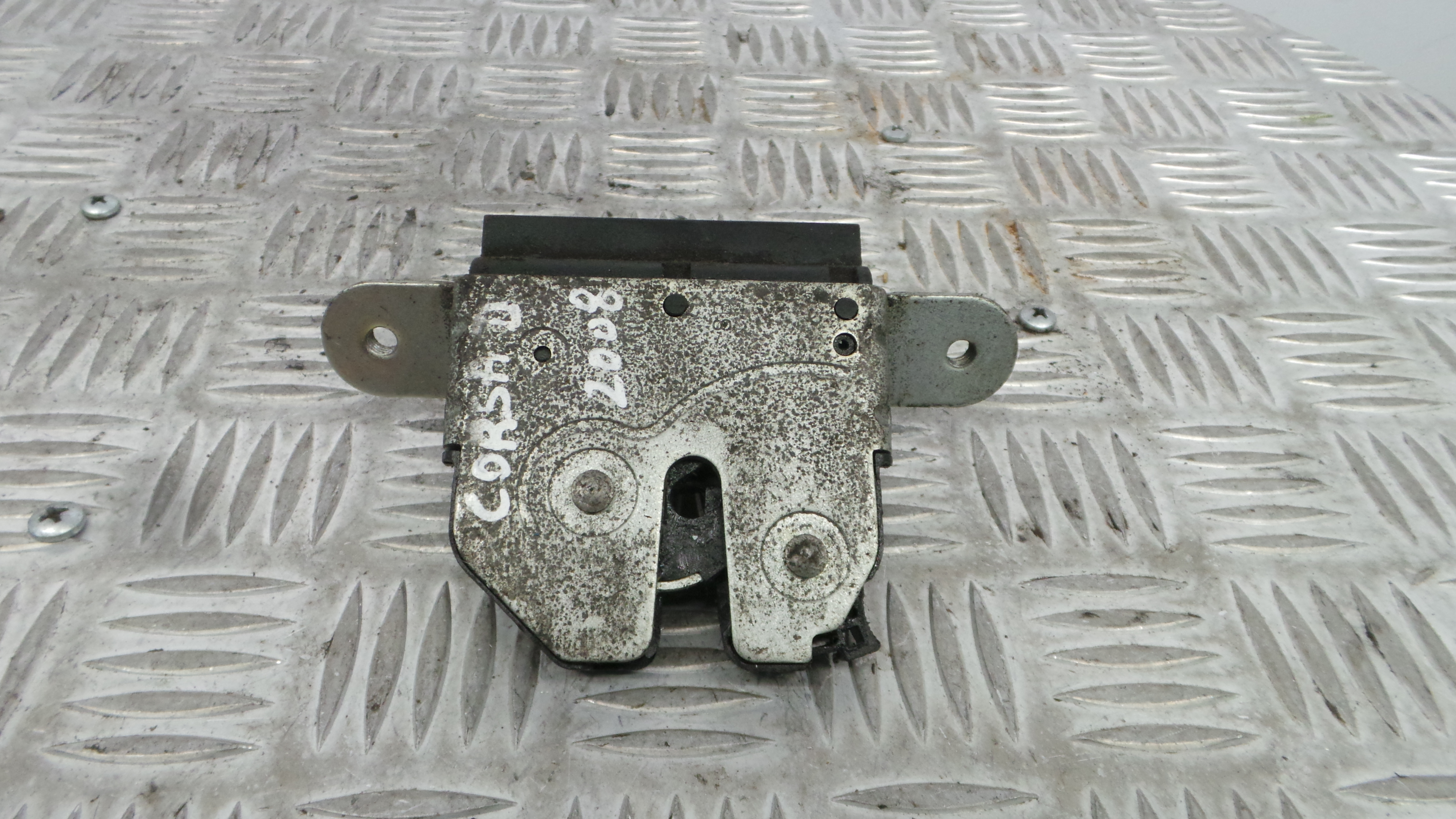 Fecho Mala  55701971 - OPEL CORSA D (S07)-33632769