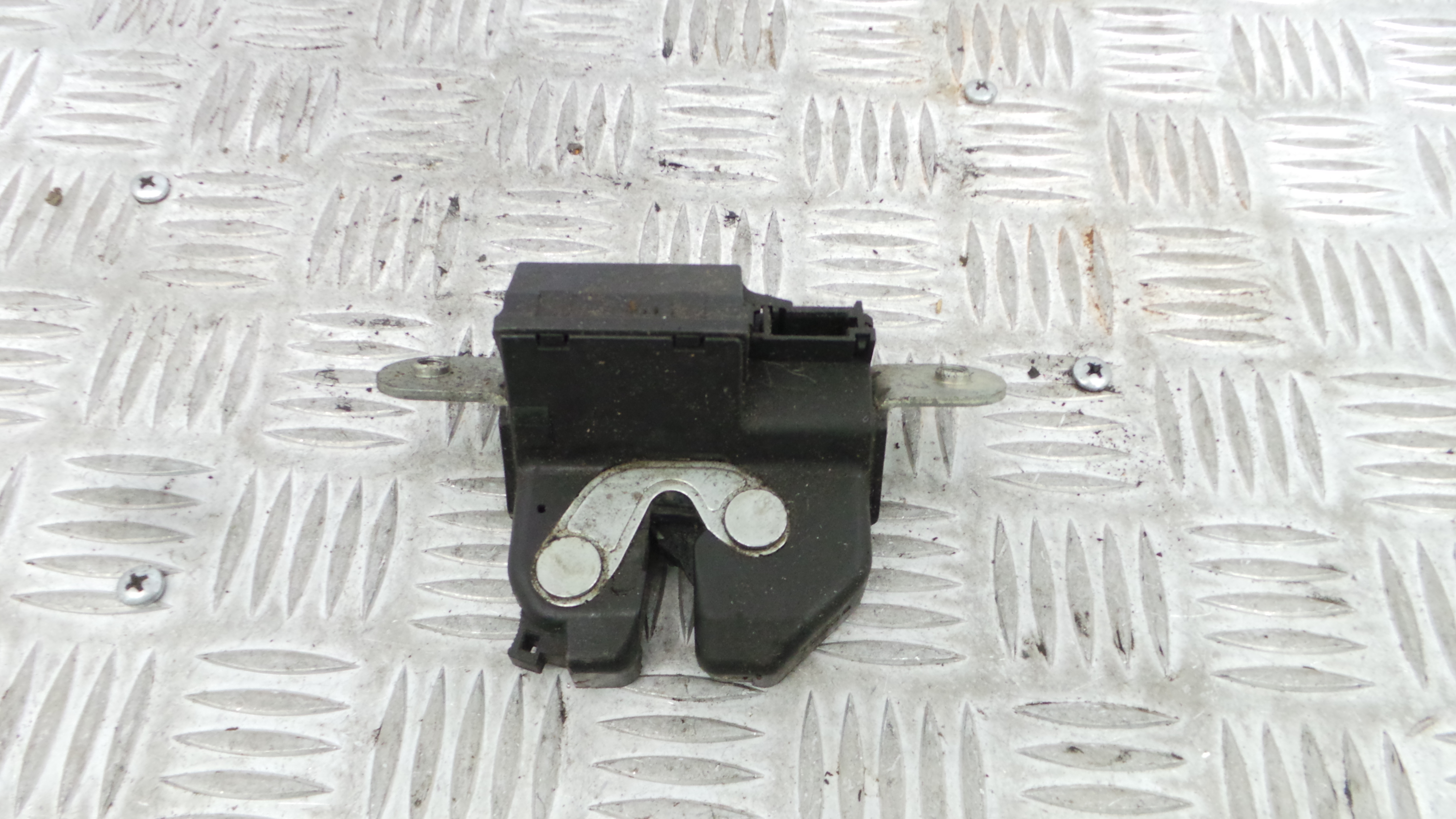 Fecho Mala  55701971 - OPEL CORSA D (S07)-33632773