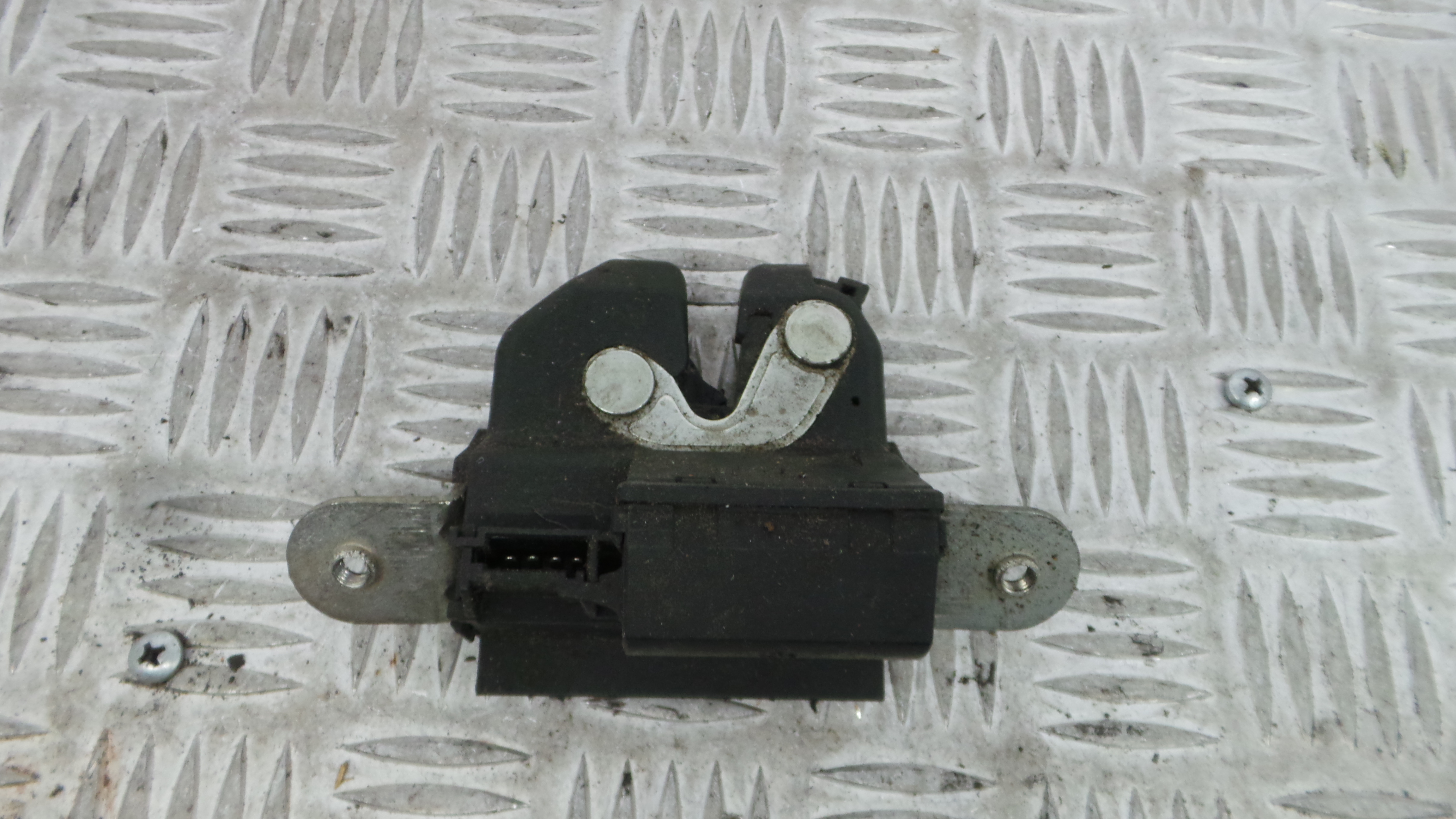 Fecho Mala  55701971 - OPEL CORSA D (S07)-33632773