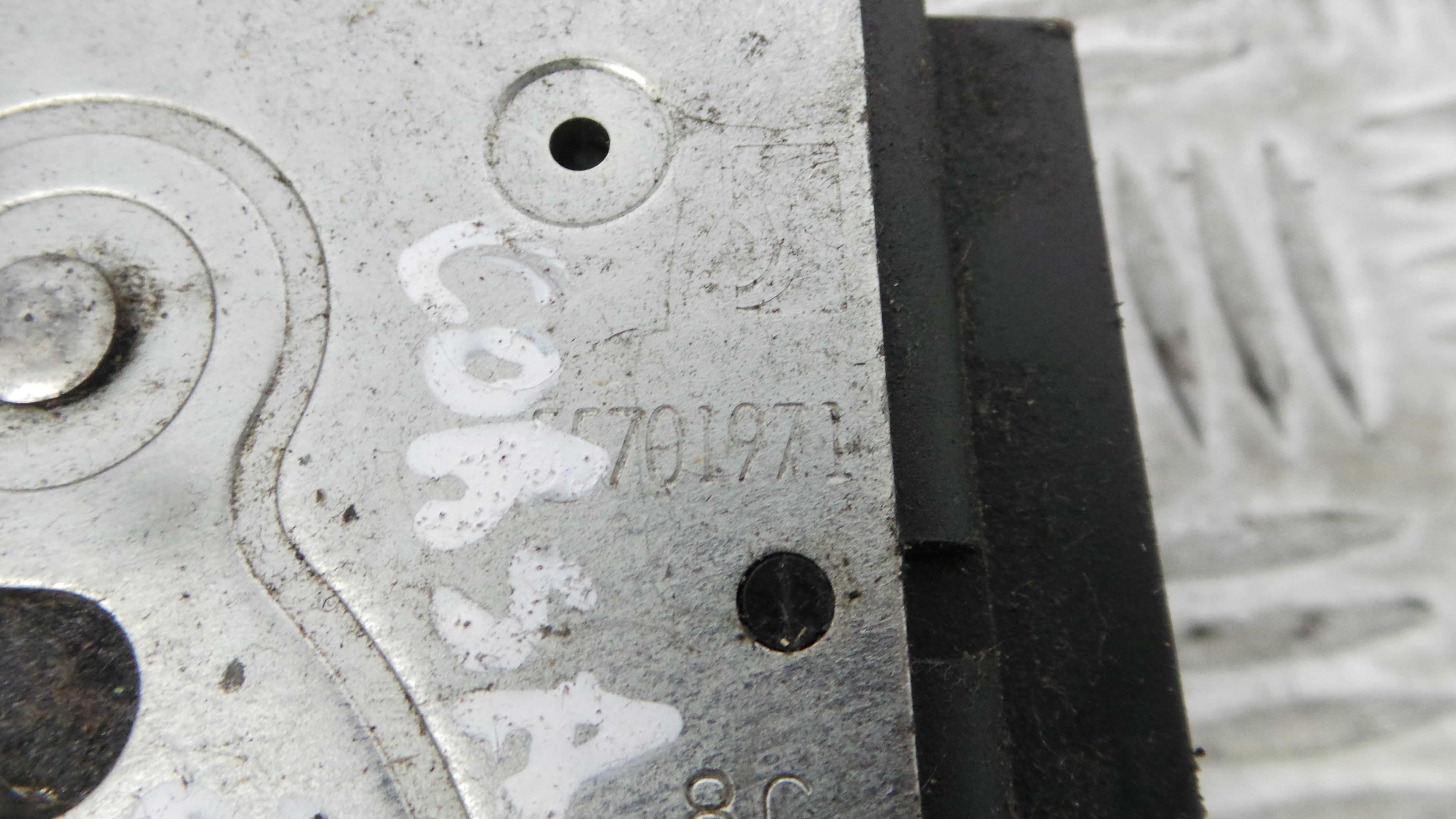 Fecho Mala  55701971 - OPEL CORSA D (S07)-33632773