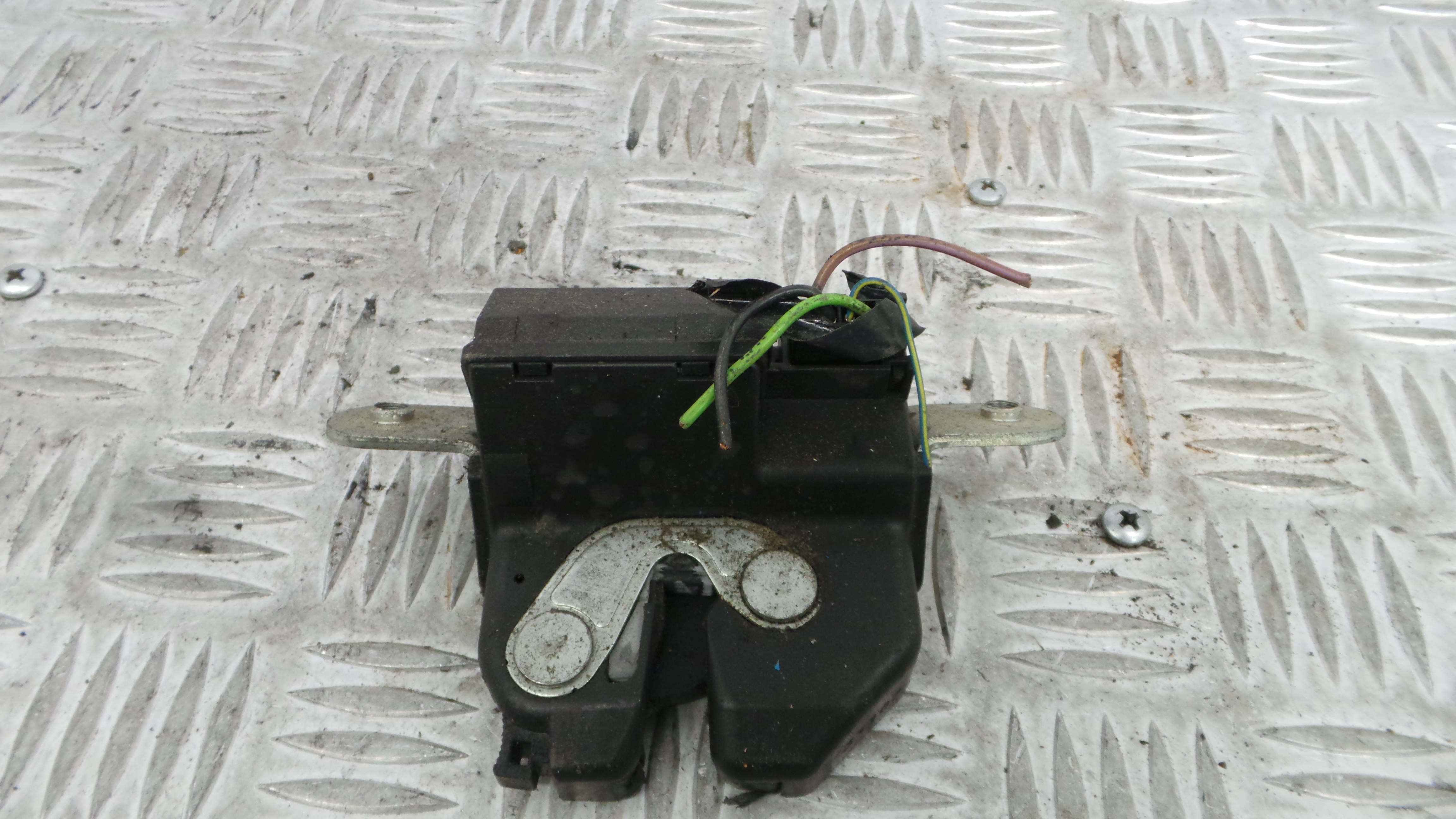 Fecho Mala  55701971 - OPEL CORSA D (S07)-33632777