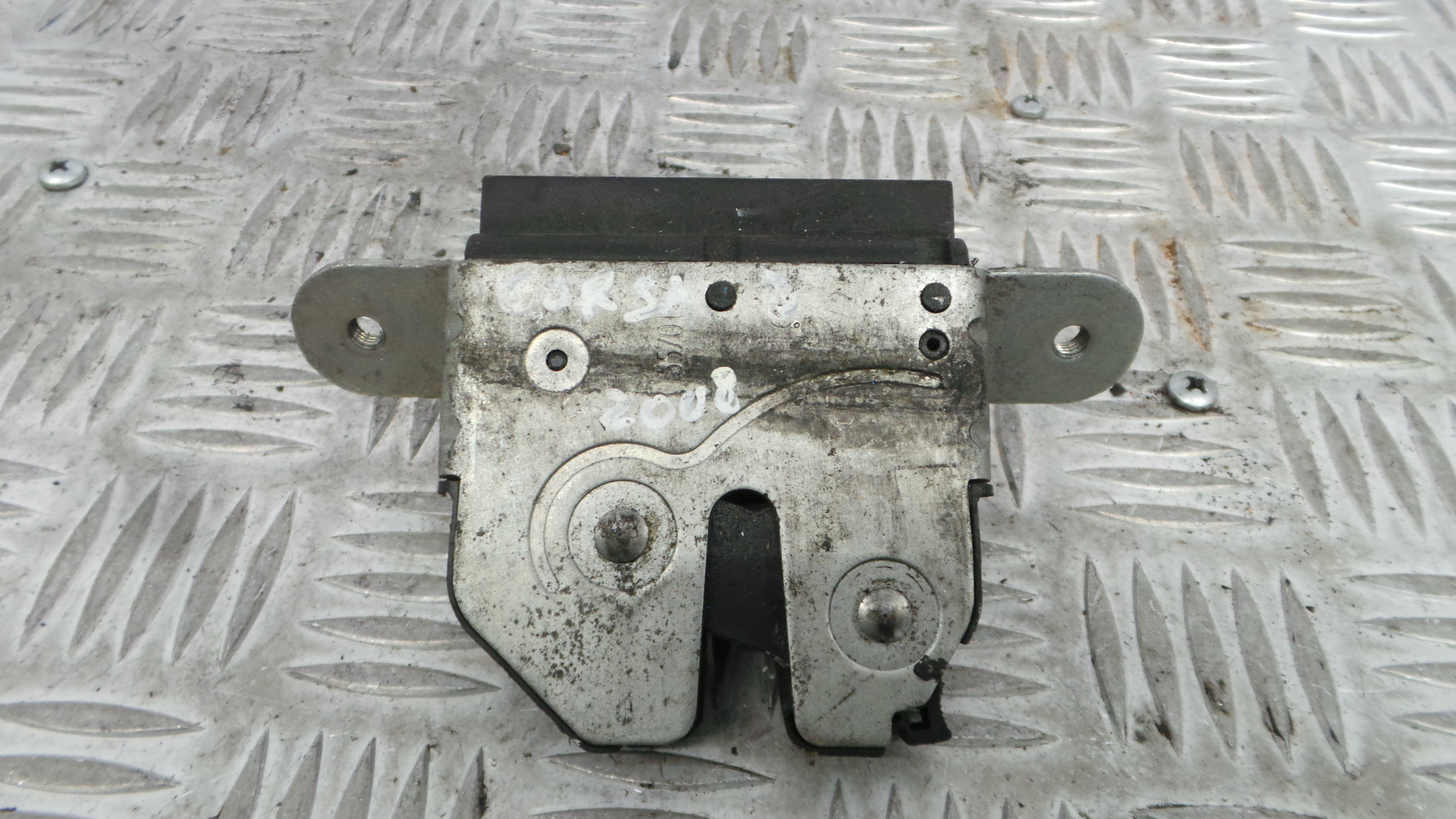 Fecho Mala  55701971 - OPEL CORSA D (S07)-33632783