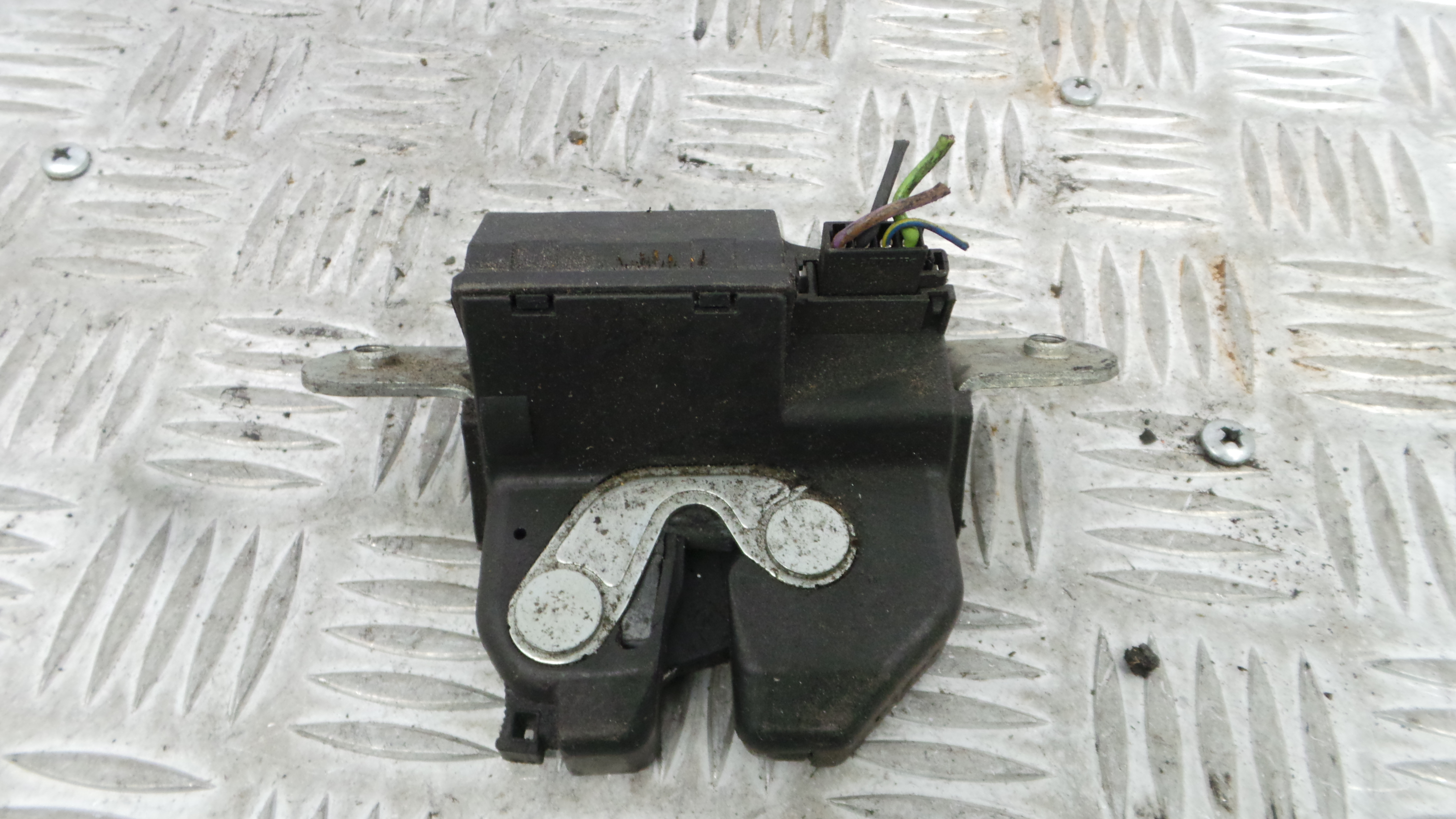 Fecho Mala 55701971 - OPEL CORSA D (S07)-33632783