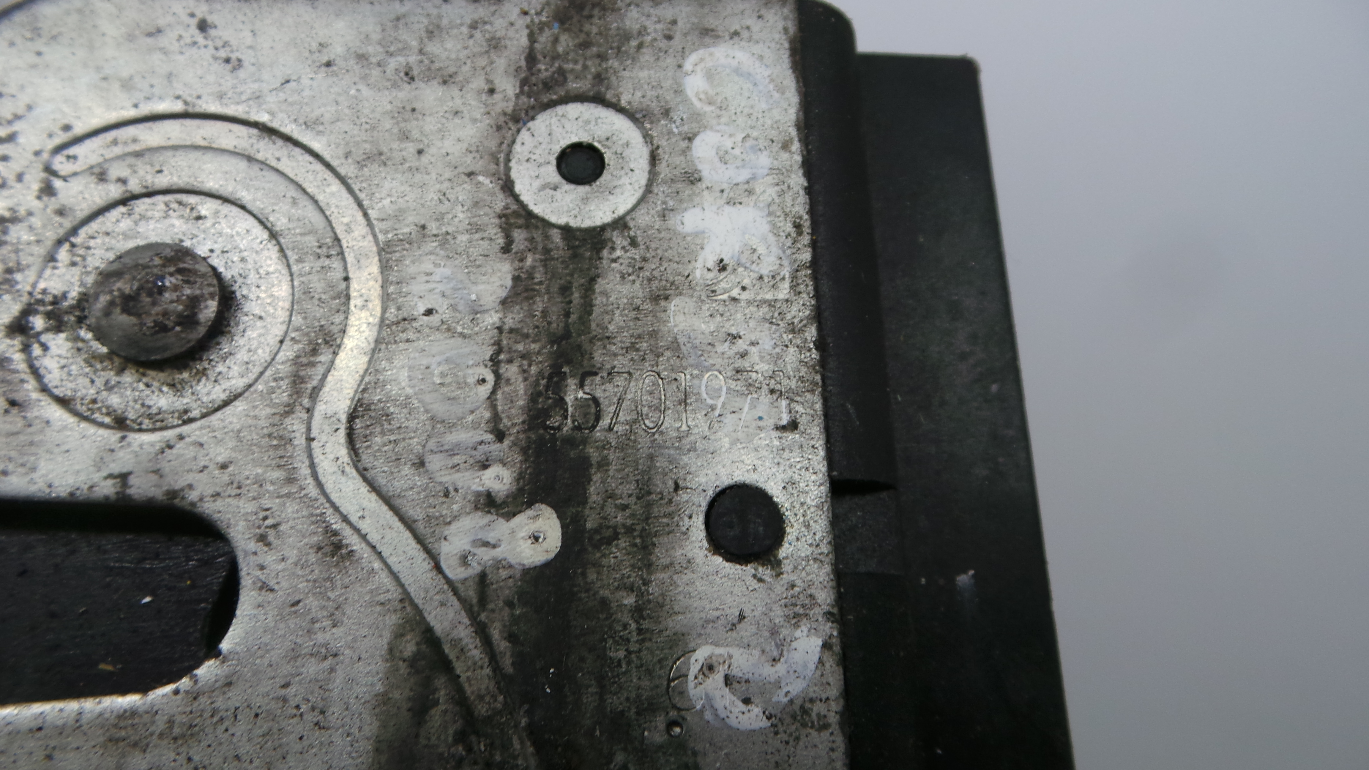 Fecho Mala 55701971 - OPEL CORSA D (S07)-33632783