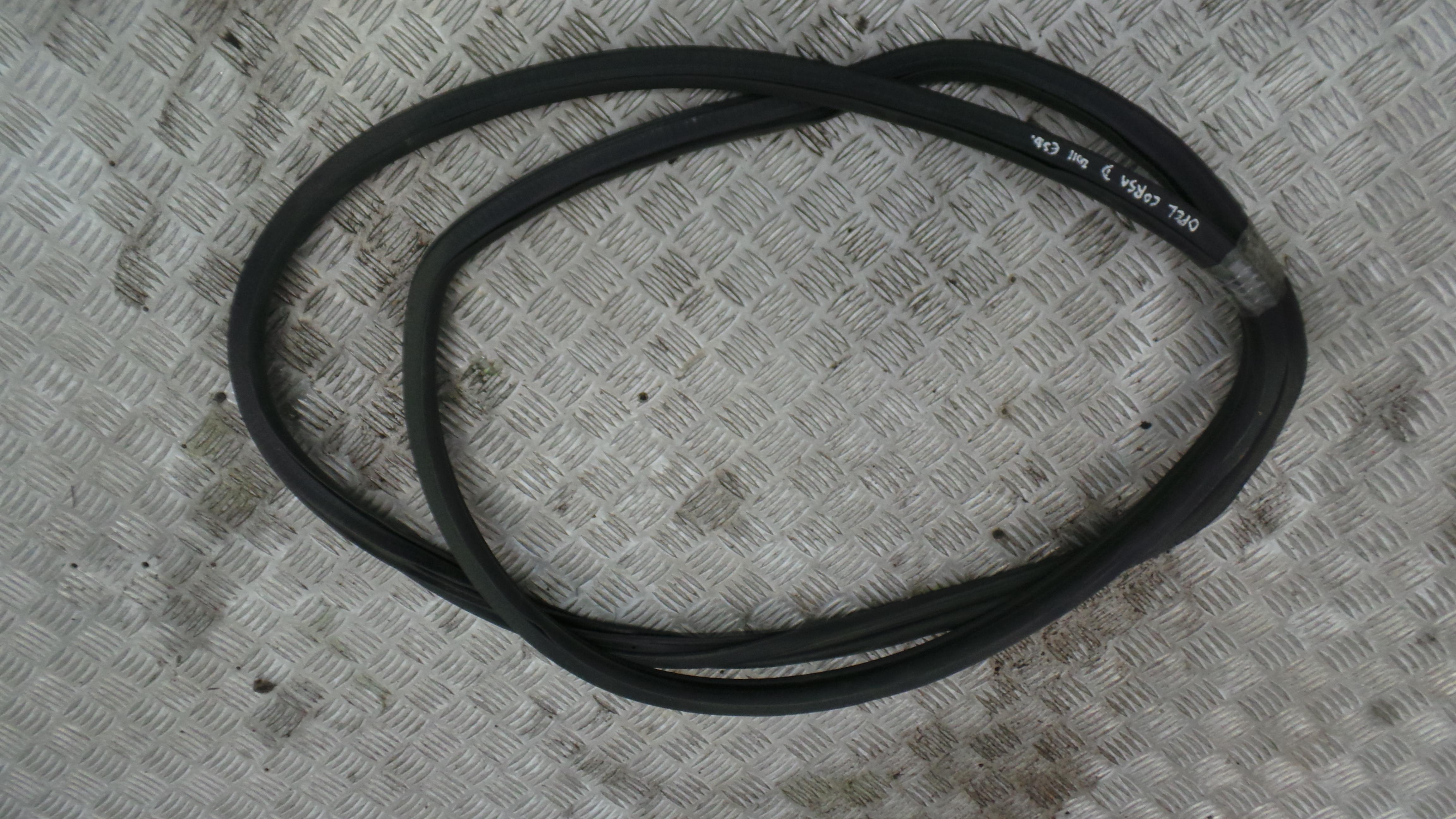 Borracha Porta Esquerda  - OPEL CORSA D (S07)-33632803