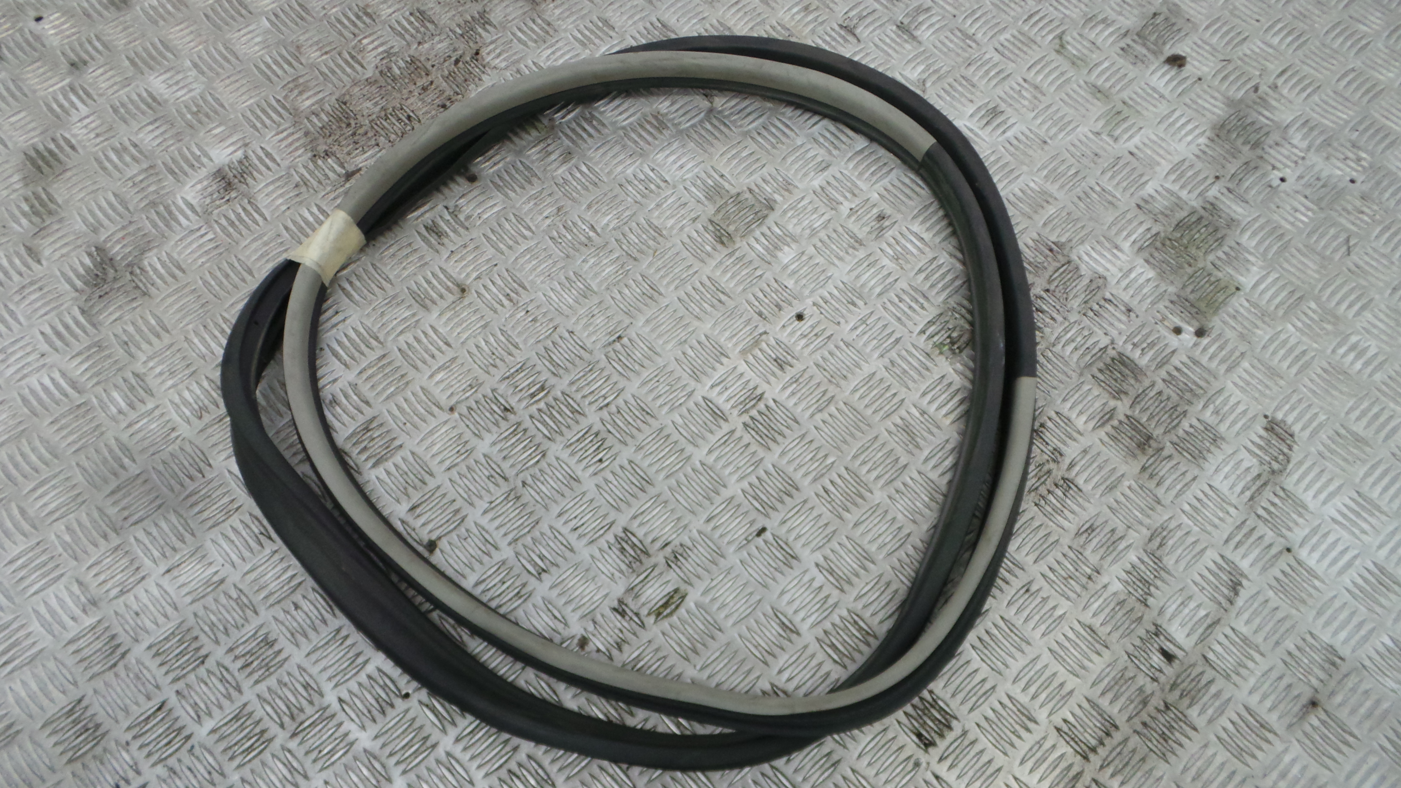 Borracha Porta Esquerda  - OPEL ASTRA H (A04)-33632809