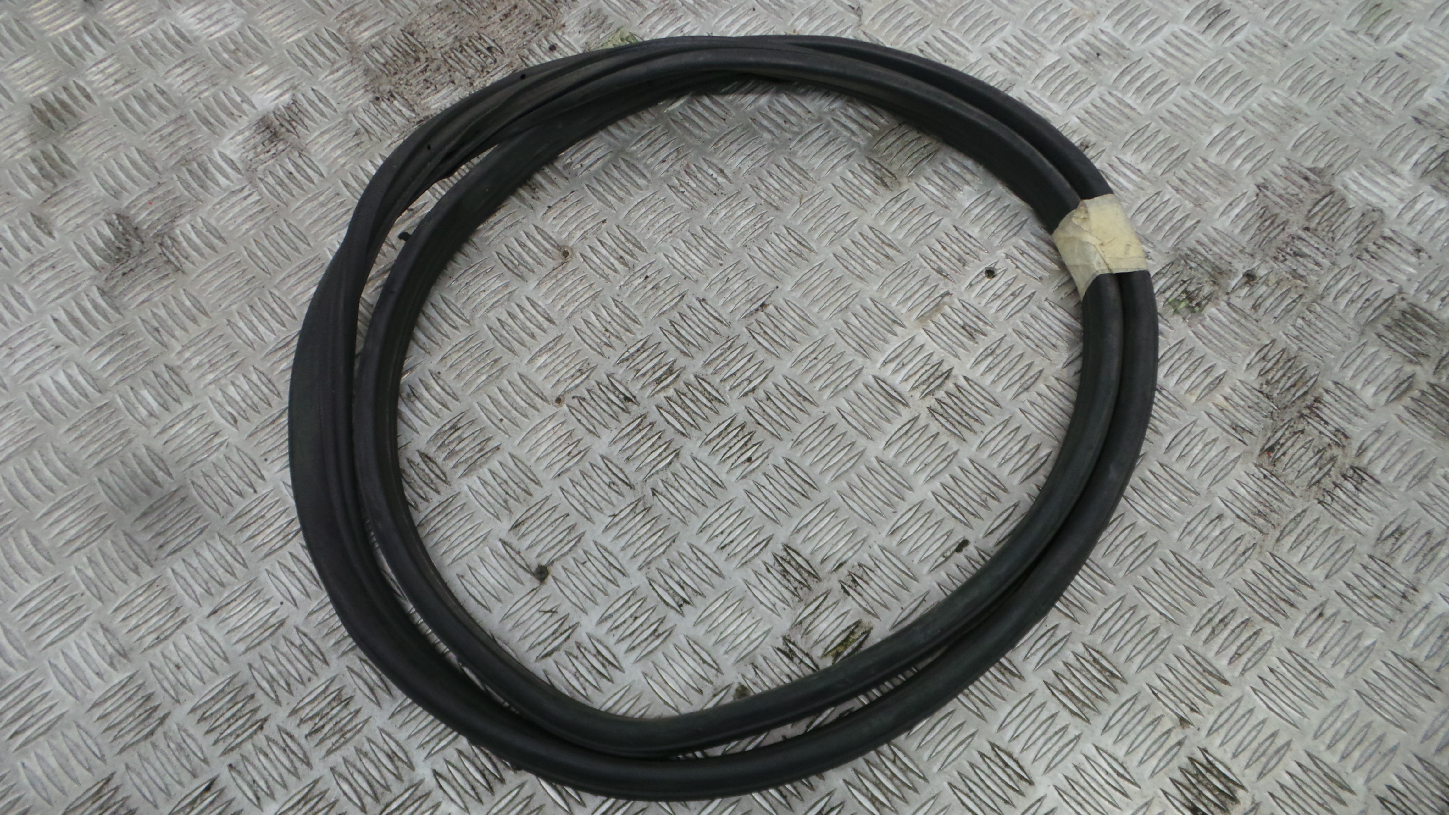 Borracha Porta Tras Esquerda  - OPEL CORSA C (X01)-33632816