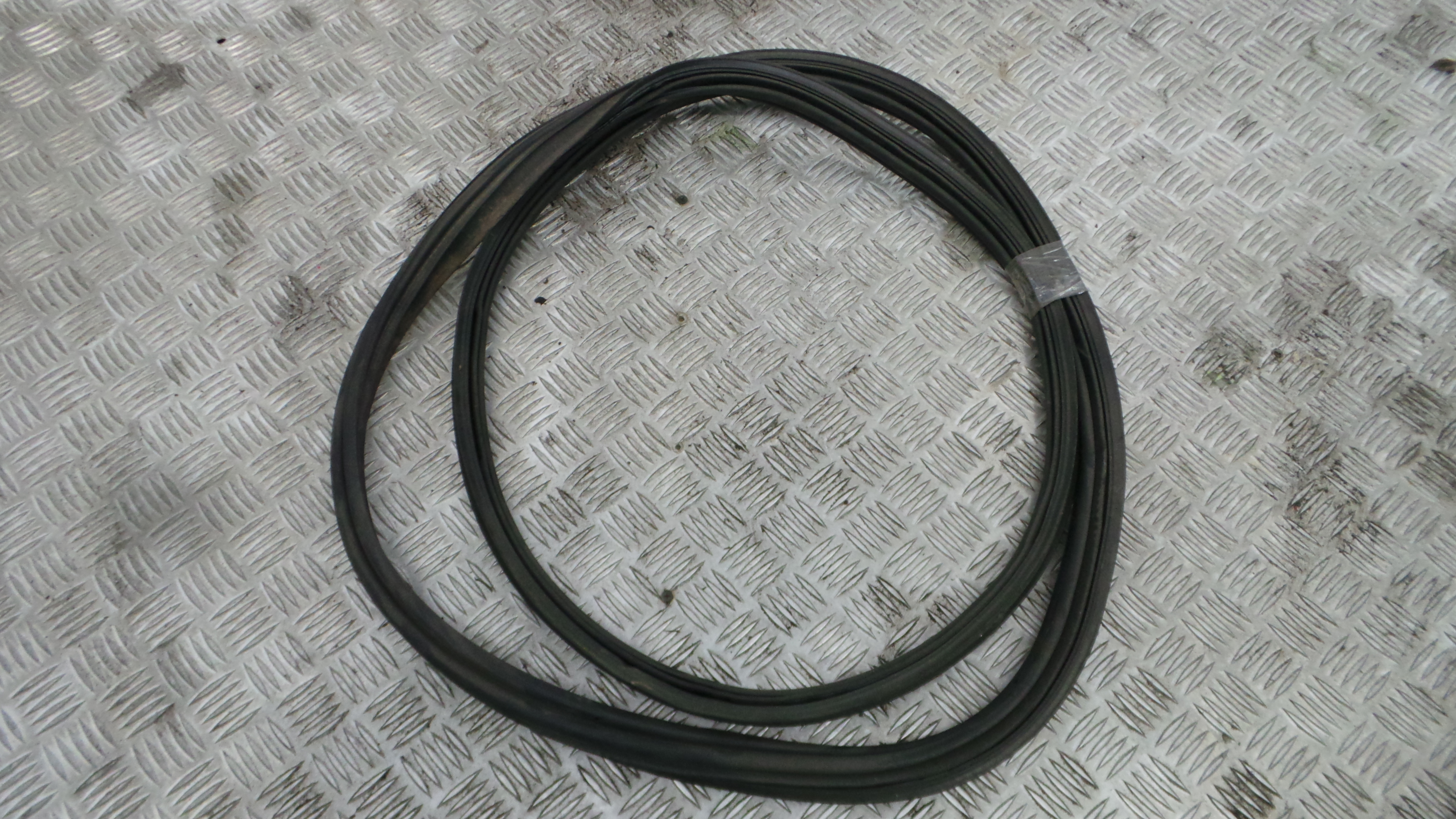 Borracha Mala  - OPEL CORSA D (S07)-33632833