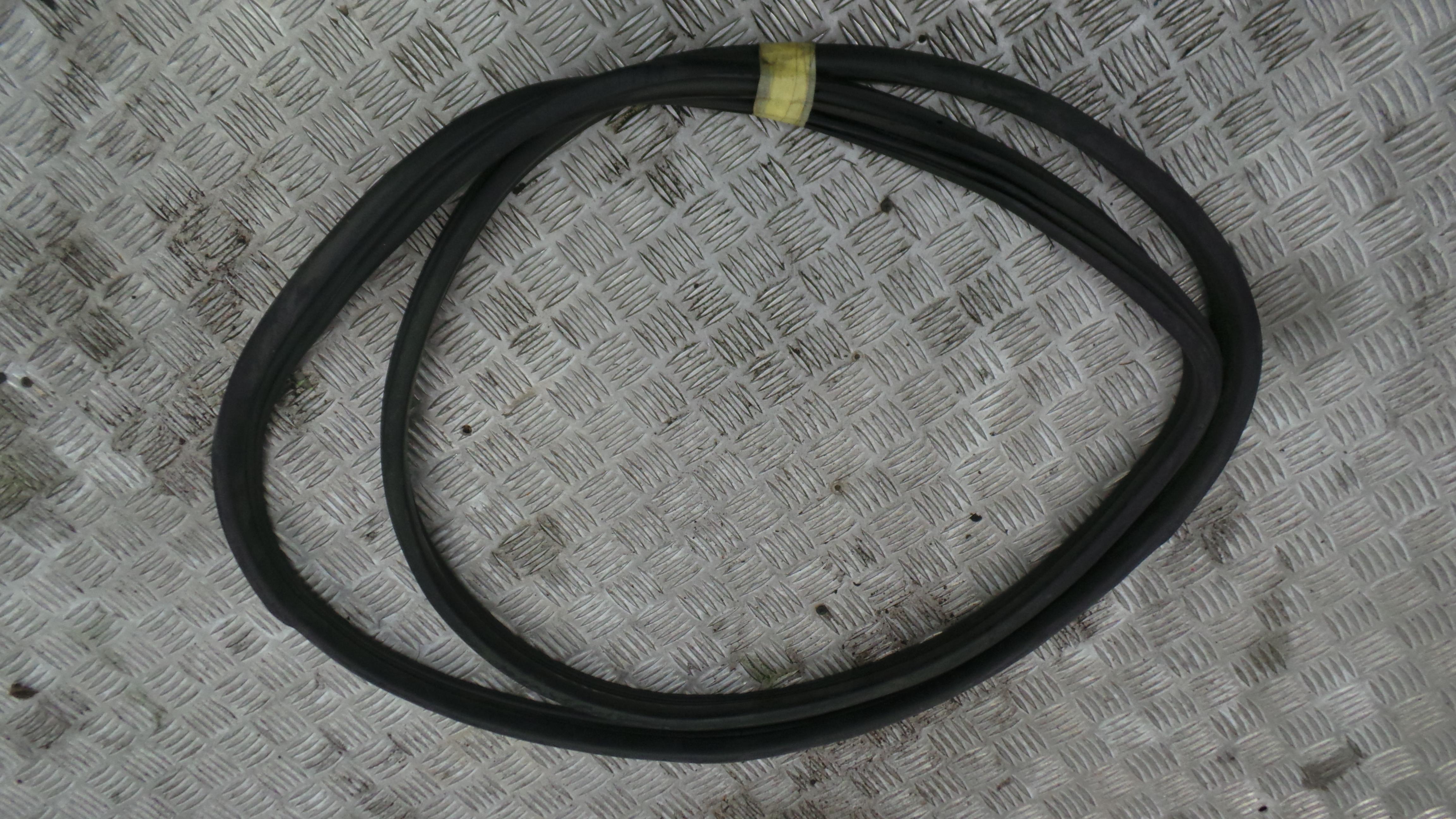 Borracha Porta Esquerda  - OPEL CORSA C (X01)-33632840