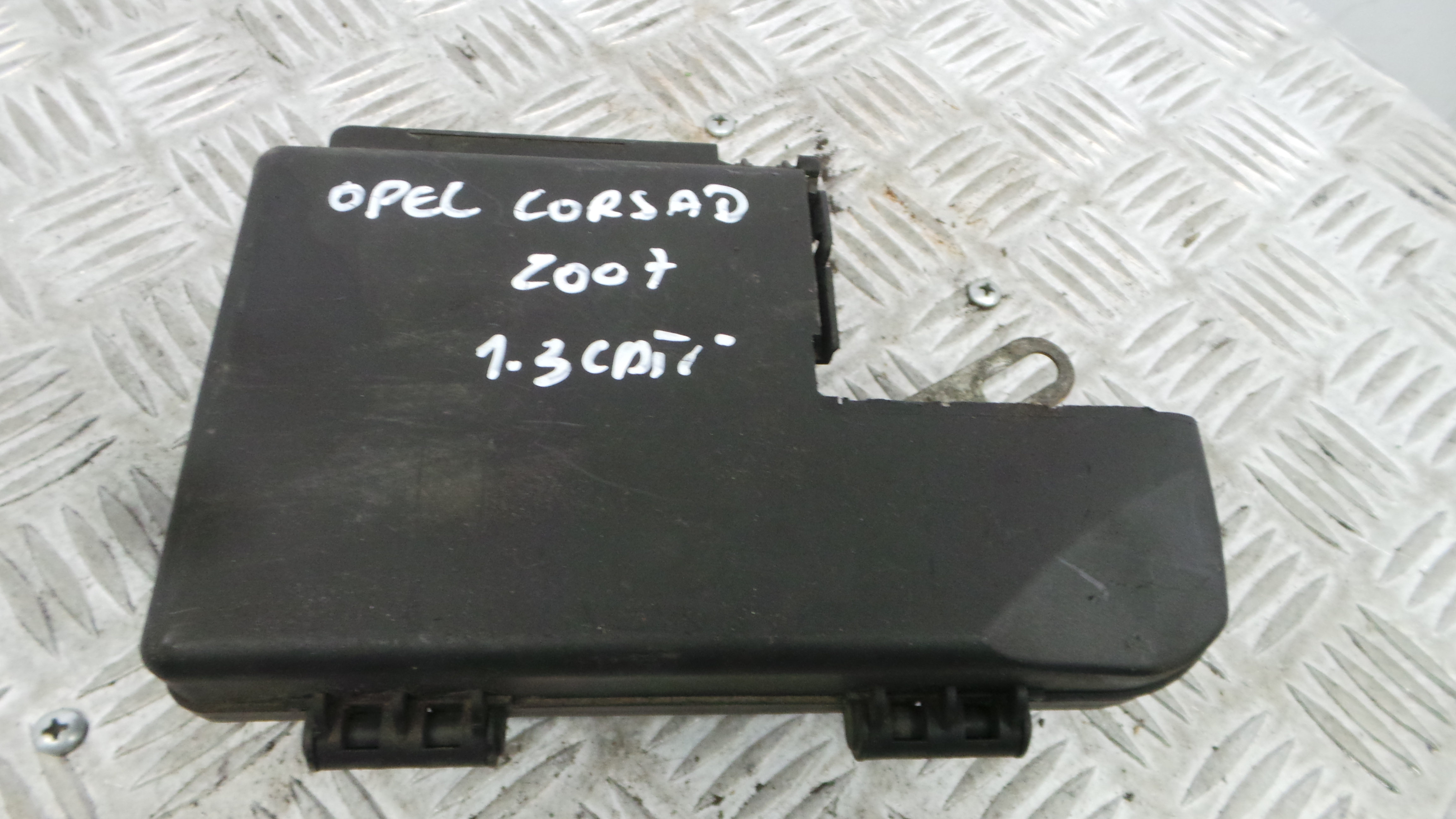 Caixa dos Fusíveis / BSI / UCH / SAM 1718433 - OPEL CORSA D (S07)-33634343