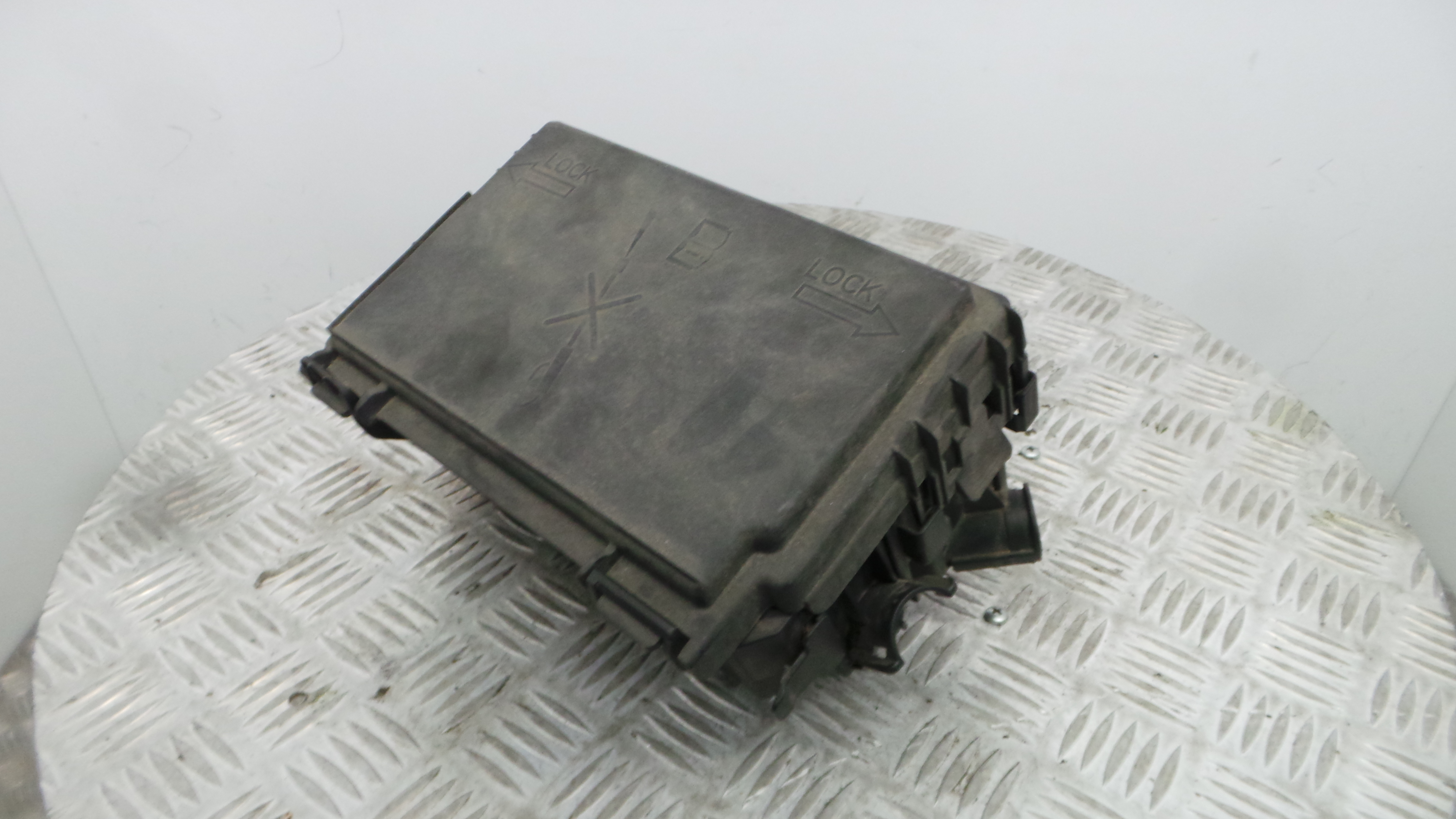 Caixa de Fusiveis 13246937 - OPEL CORSA D (S07)-33634373 Caixa de Fusiveis 13246937 - OPEL CORSA D (S07)-33634373