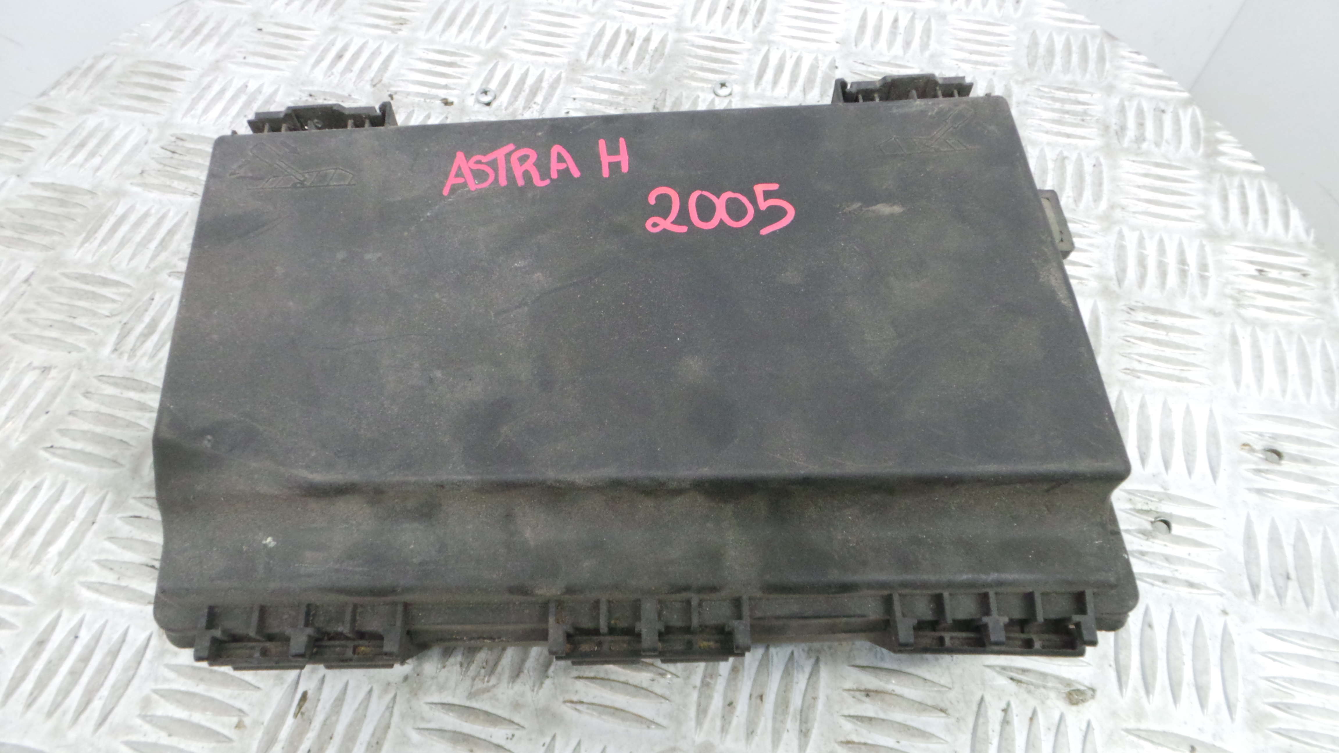 Caixa dos Fusíveis / BSI / UCH / SAM 743381 - OPEL ASTRA H (A04)-33634410