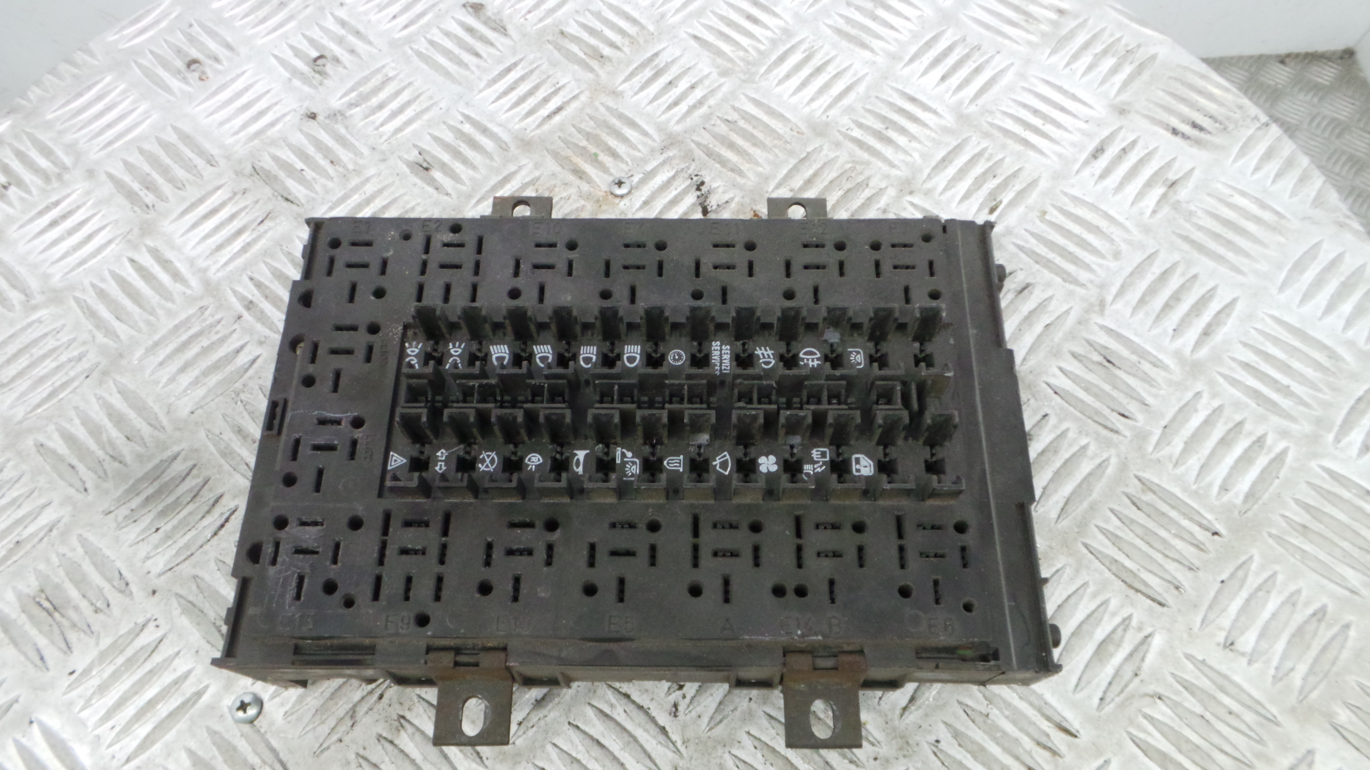 Caixa dos Fusíveis / BSI / UCH / SAM A223 - IVECO DAILY I Camião de plataforma/chassis-33634728