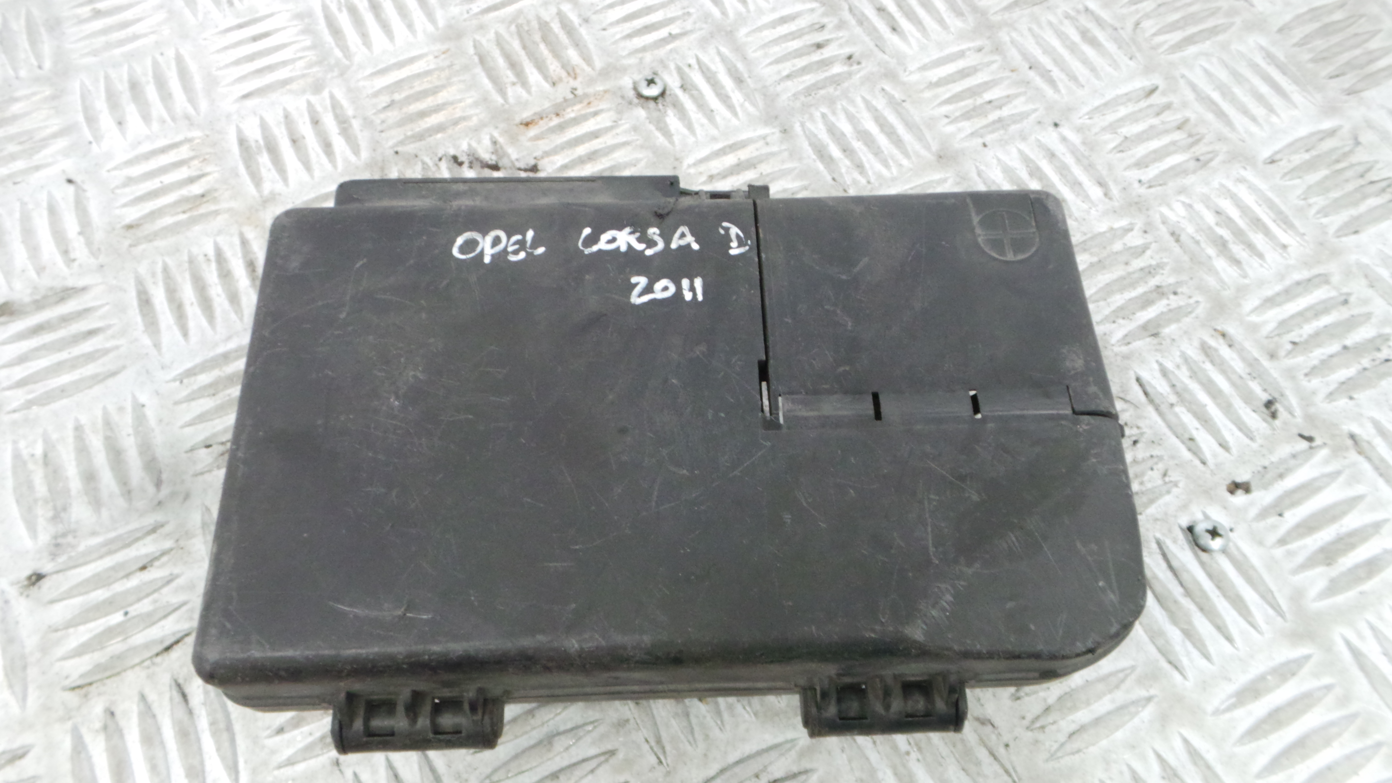 Caixa dos Fusíveis / BSI / UCH / SAM 1718433 - OPEL CORSA D (S07)-33634738 Caixa dos Fusíveis / BSI / UCH / SAM 1718433 - OPEL CORSA D (S07)-33634738