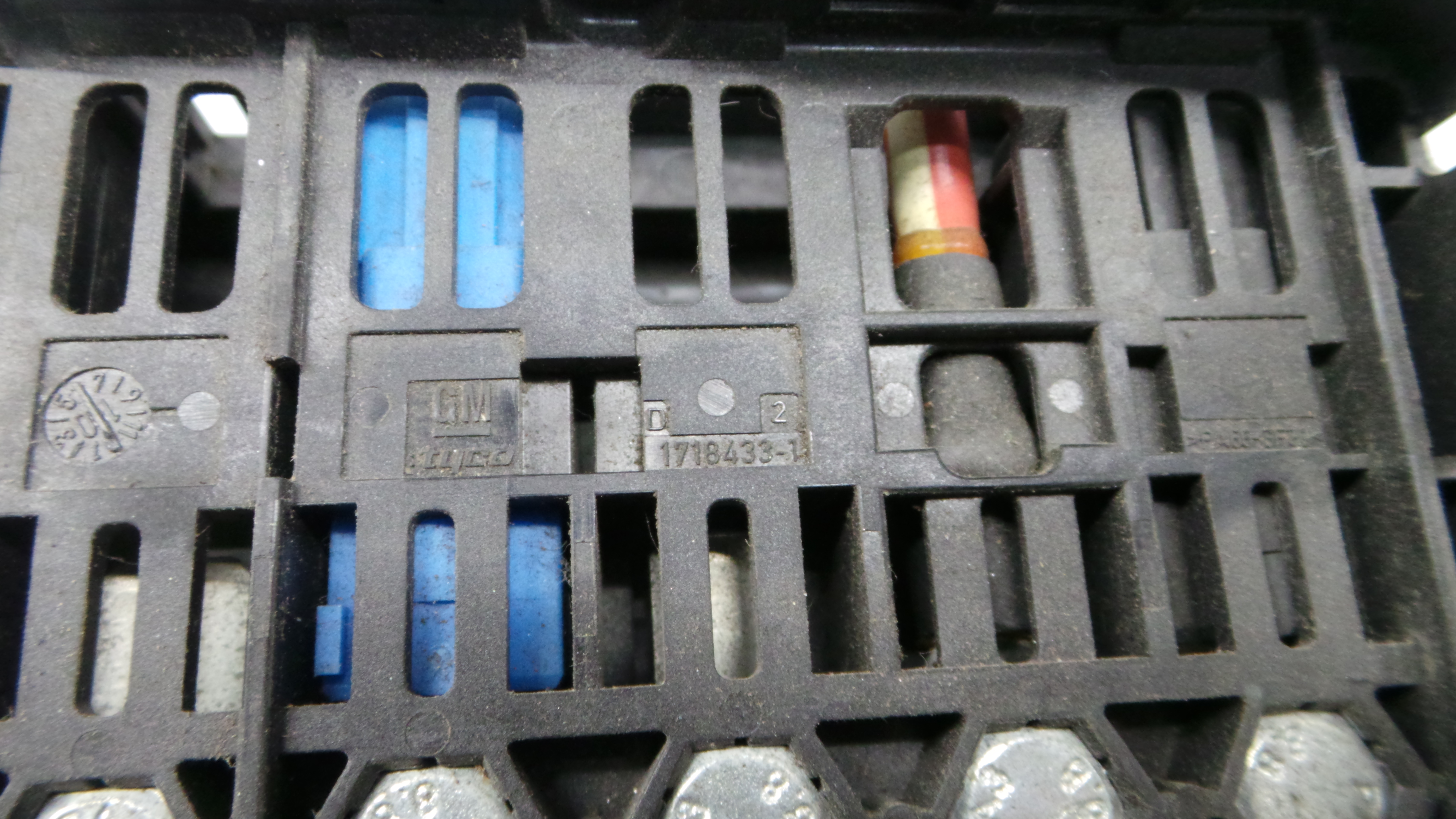 Caixa dos Fusíveis / BSI / UCH / SAM 1718433 - OPEL CORSA D (S07)-33634738