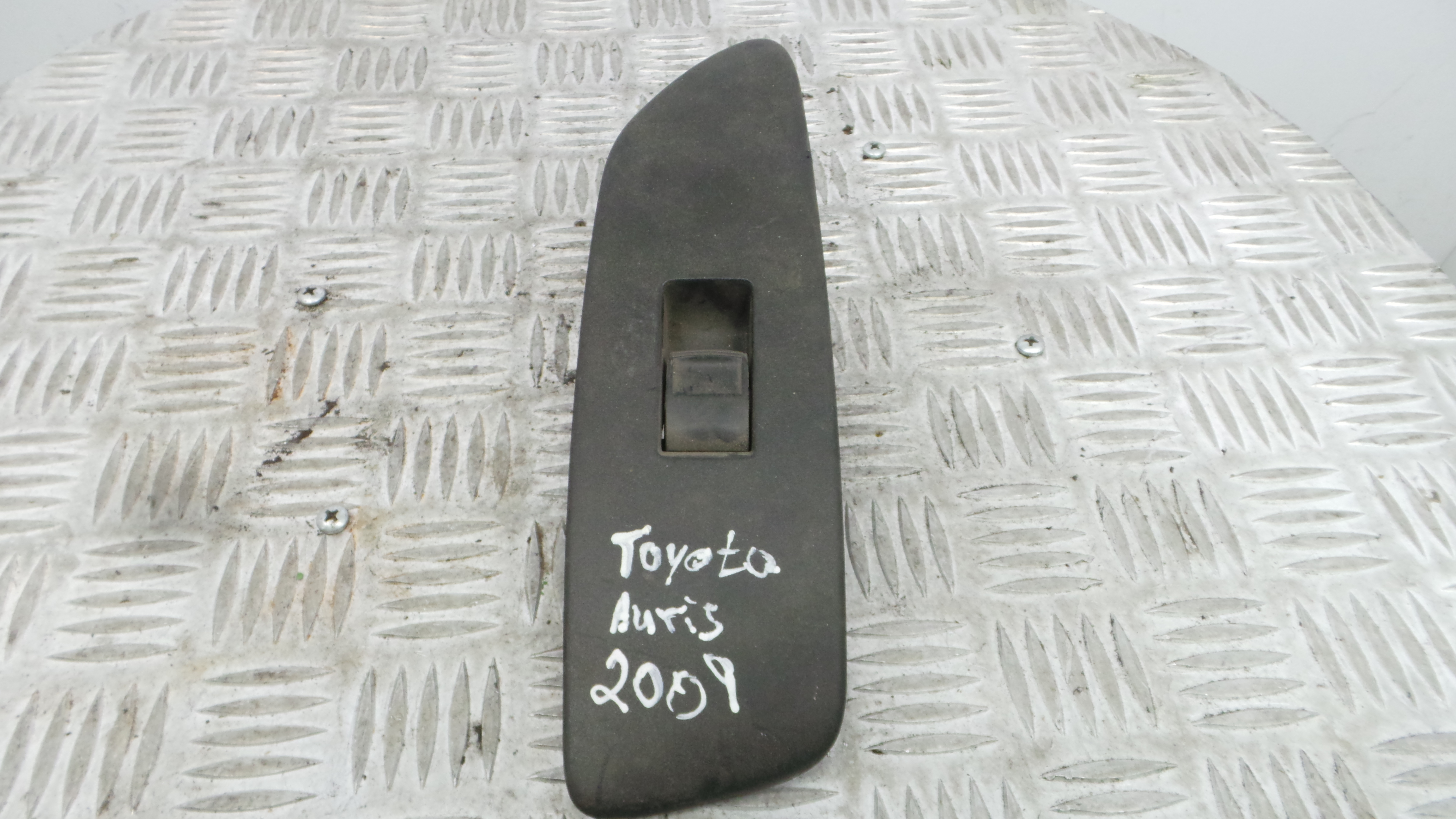 Interruptor / Comando Elevador Vidro Frente Dto 74231-02530 - TOYOTA AURIS (_E15_), COROLLA (_E15_)-33634771 Interruptor / Comando Elevador Vidro Frente Dto 74231-02530 - TOYOTA AURIS (_E15_), COROLLA (_E15_)-33634771