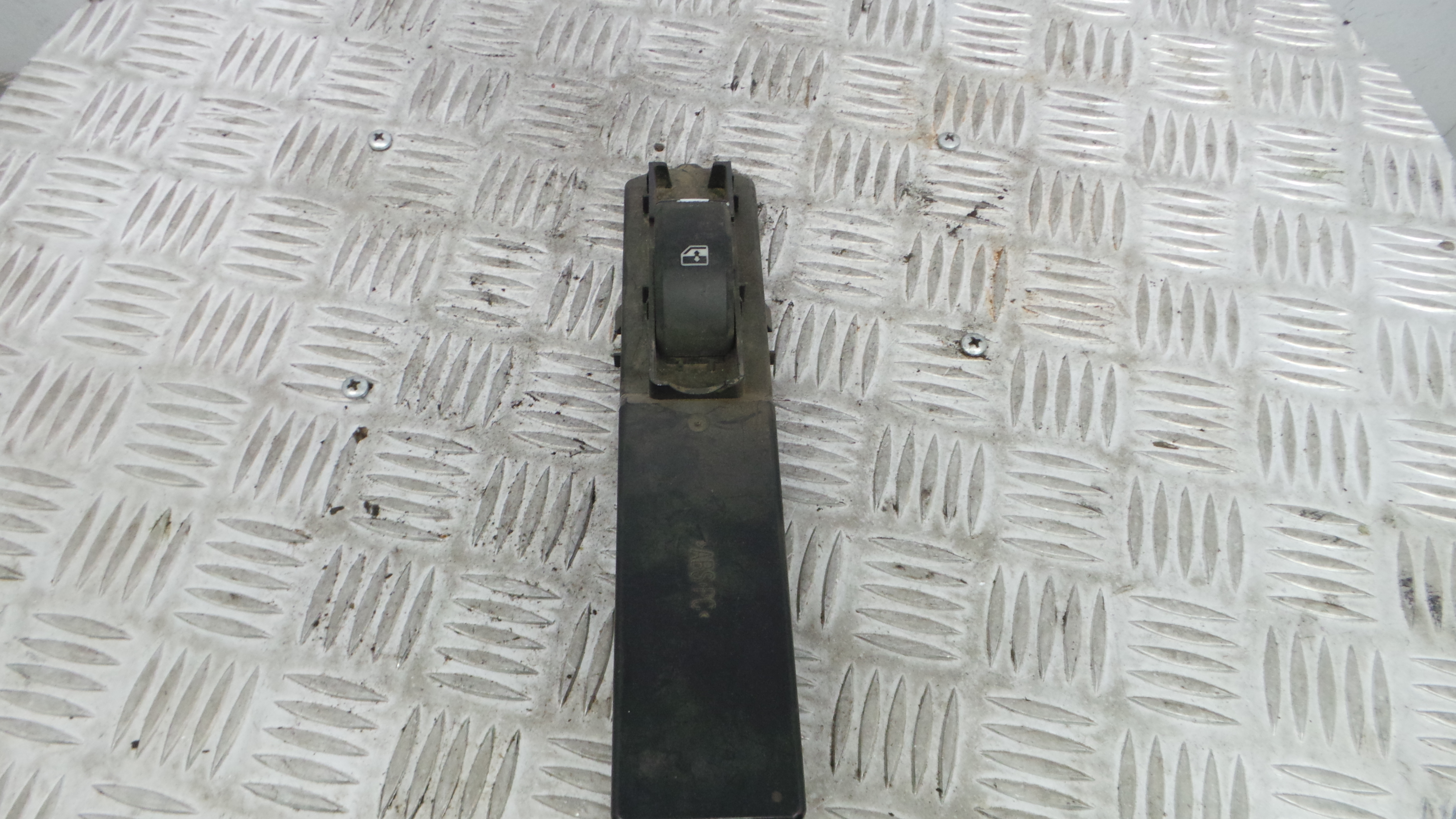 Interruptor / Comando Elevador Vidro Frente Dto 12803065 - SAAB 9-3 (YS3F, E79, D79, D75)-33635016 Interruptor / Comando Elevador Vidro Frente Dto 12803065 - SAAB 9-3 (YS3F, E79, D79, D75)-33635016