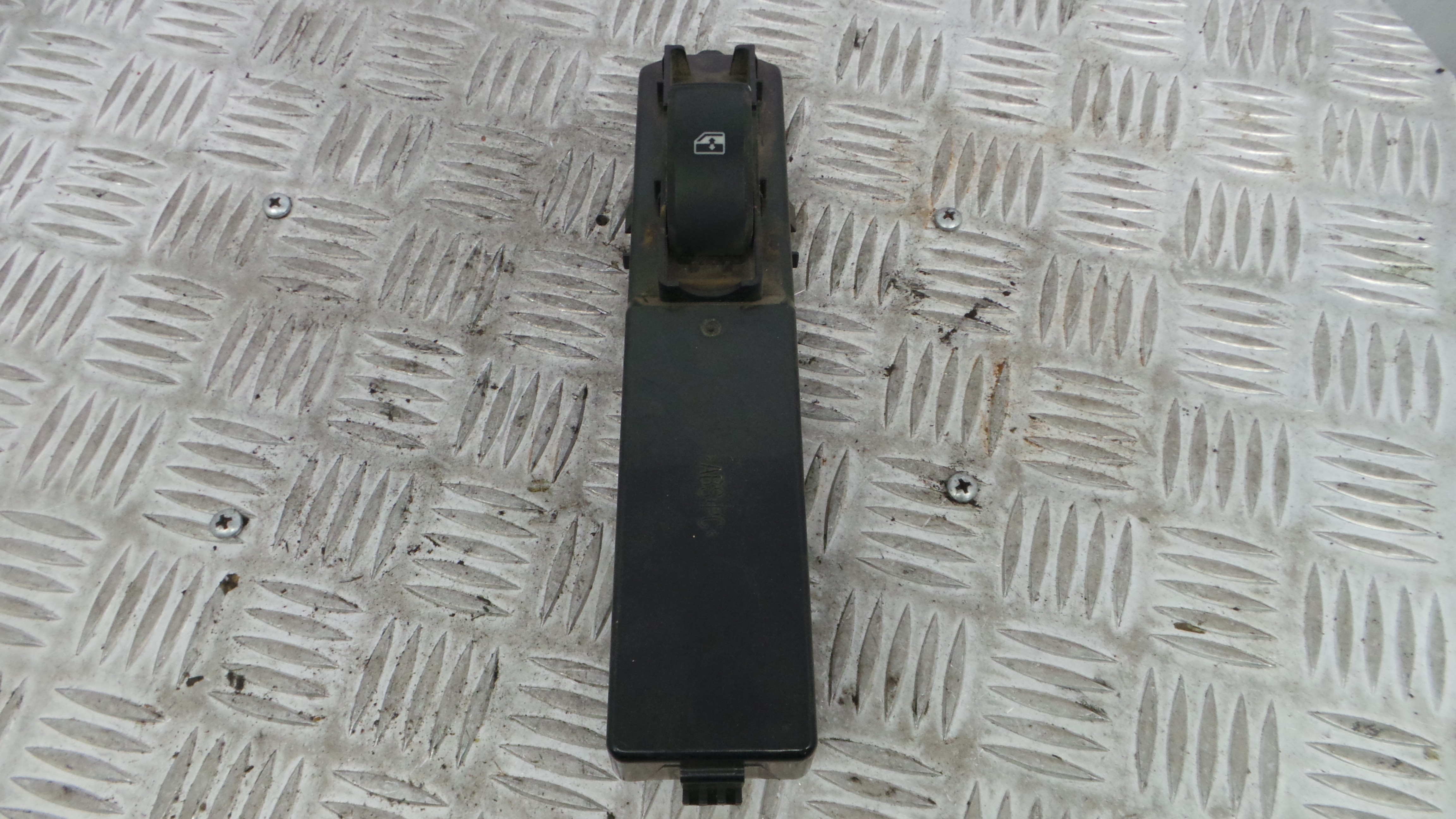Interruptor / Comando Elevador Vidro Trás Esq 12803066 - SAAB 9-3 (YS3F, E79, D79, D75)-33635019 Interruptor / Comando Elevador Vidro Trás Esq 12803066 - SAAB 9-3 (YS3F, E79, D79, D75)-33635019