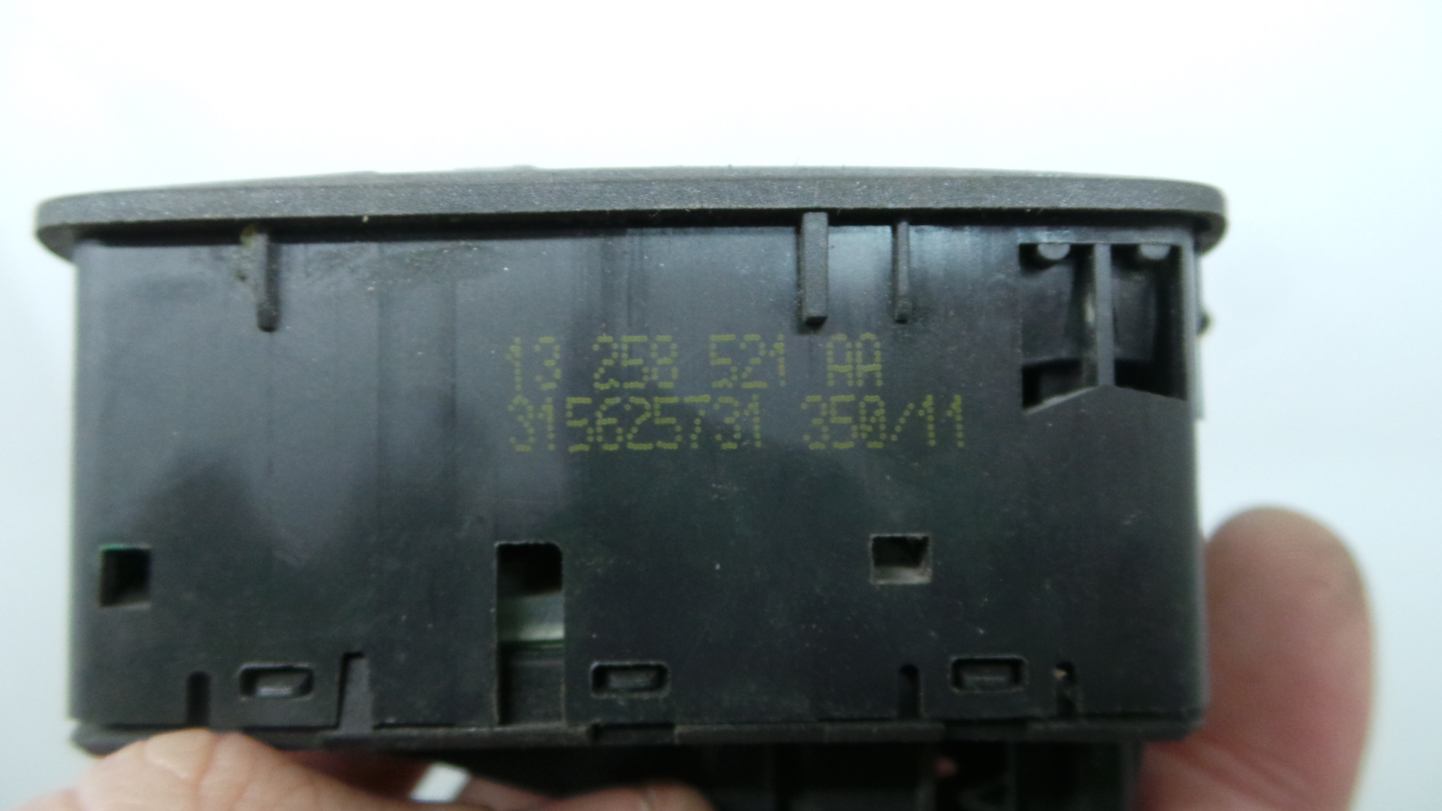 Interruptor / Comando Elevador Vidro Frente Esq 13258521 - OPEL CORSA D (S07)-33635048