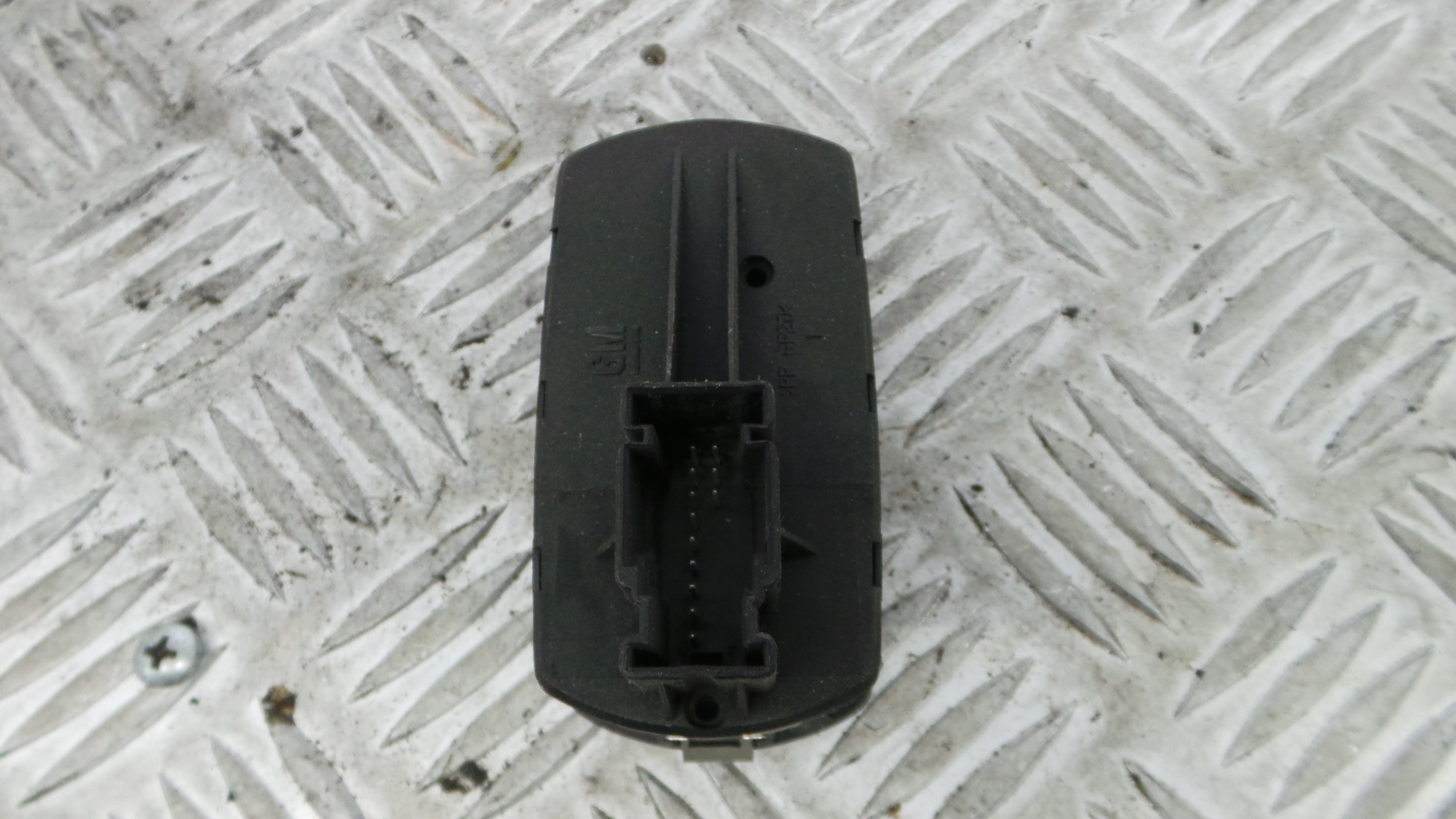 Interruptor / Comando Elevador Vidro Frente Esq  13258522 - OPEL CORSA D (S07)-33635051