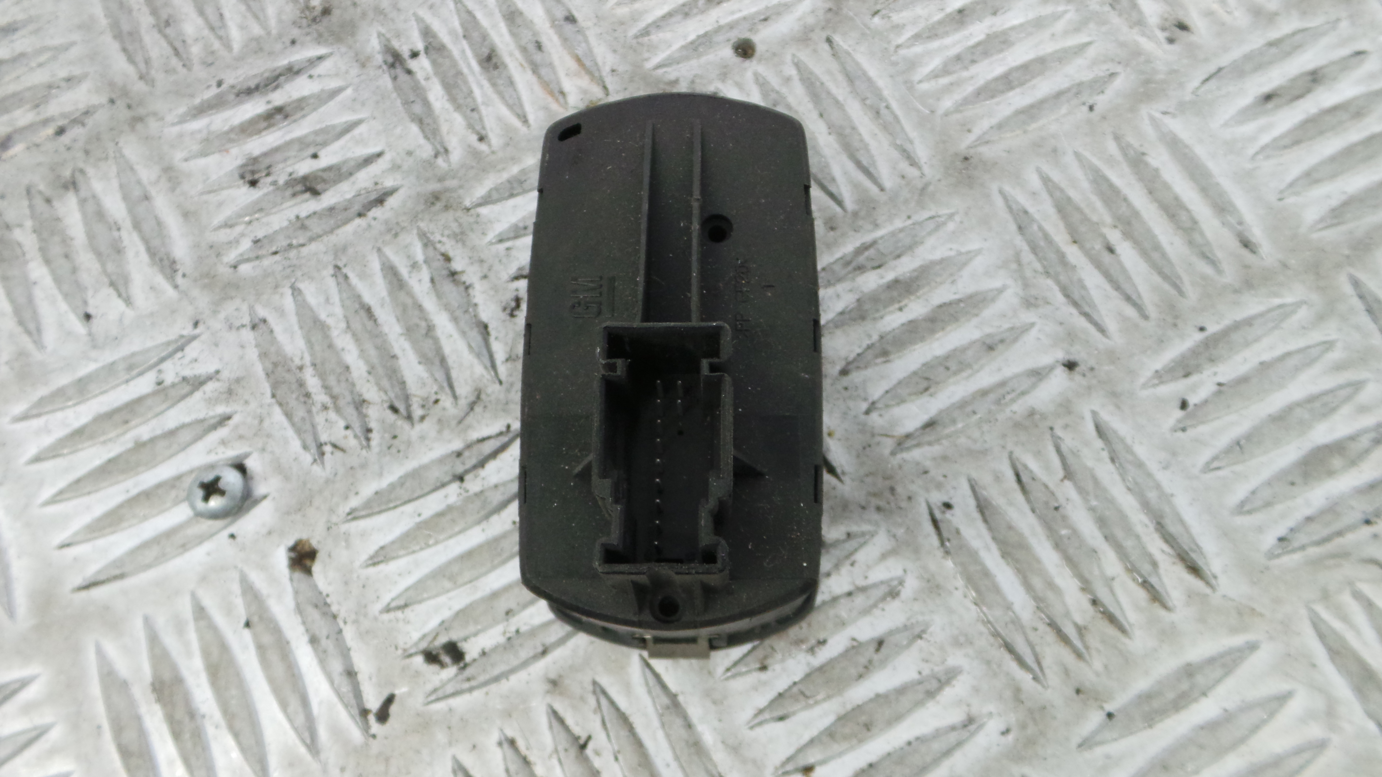 Interruptor / Comando Elevador Vidro Frente Esq  13258521 - OPEL CORSA D (S07)-33635054