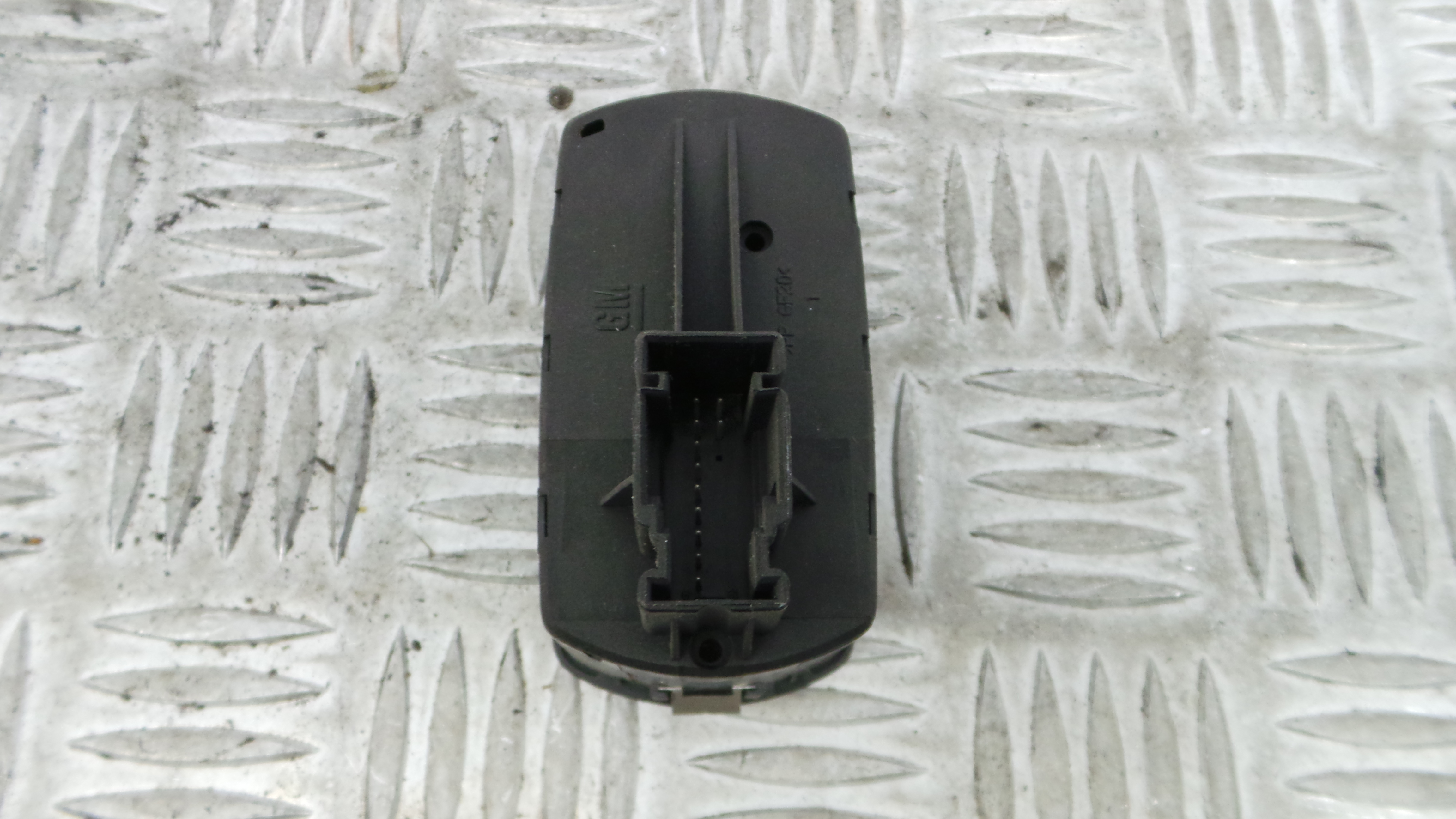 Interruptor / Comando Elevador Vidro Frente Esq  13258521 - OPEL CORSA D (S07)-33635069