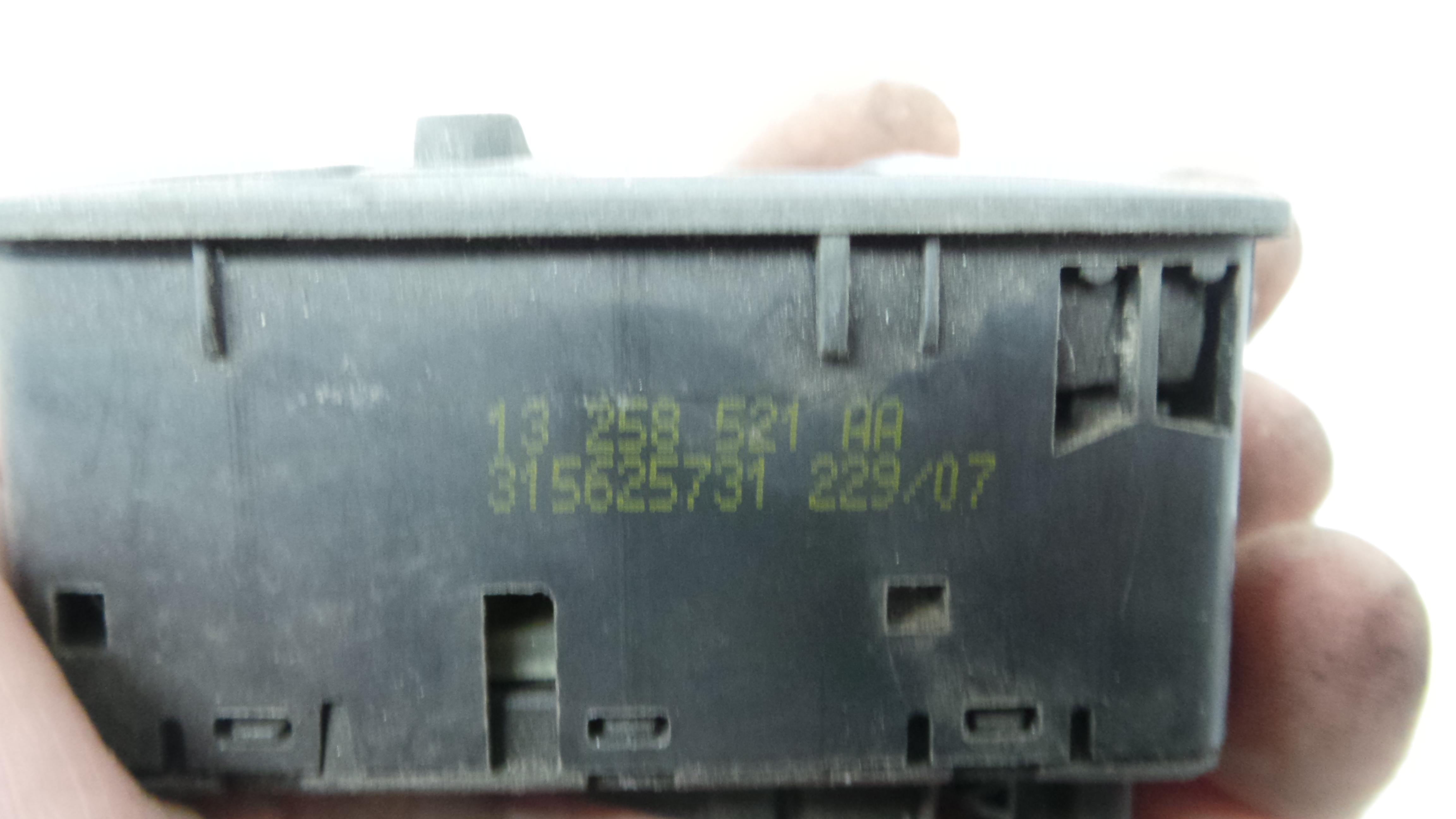 Interruptor / Comando Elevador Vidro Frente Esq  13258521 - OPEL CORSA D (S07)-33635081