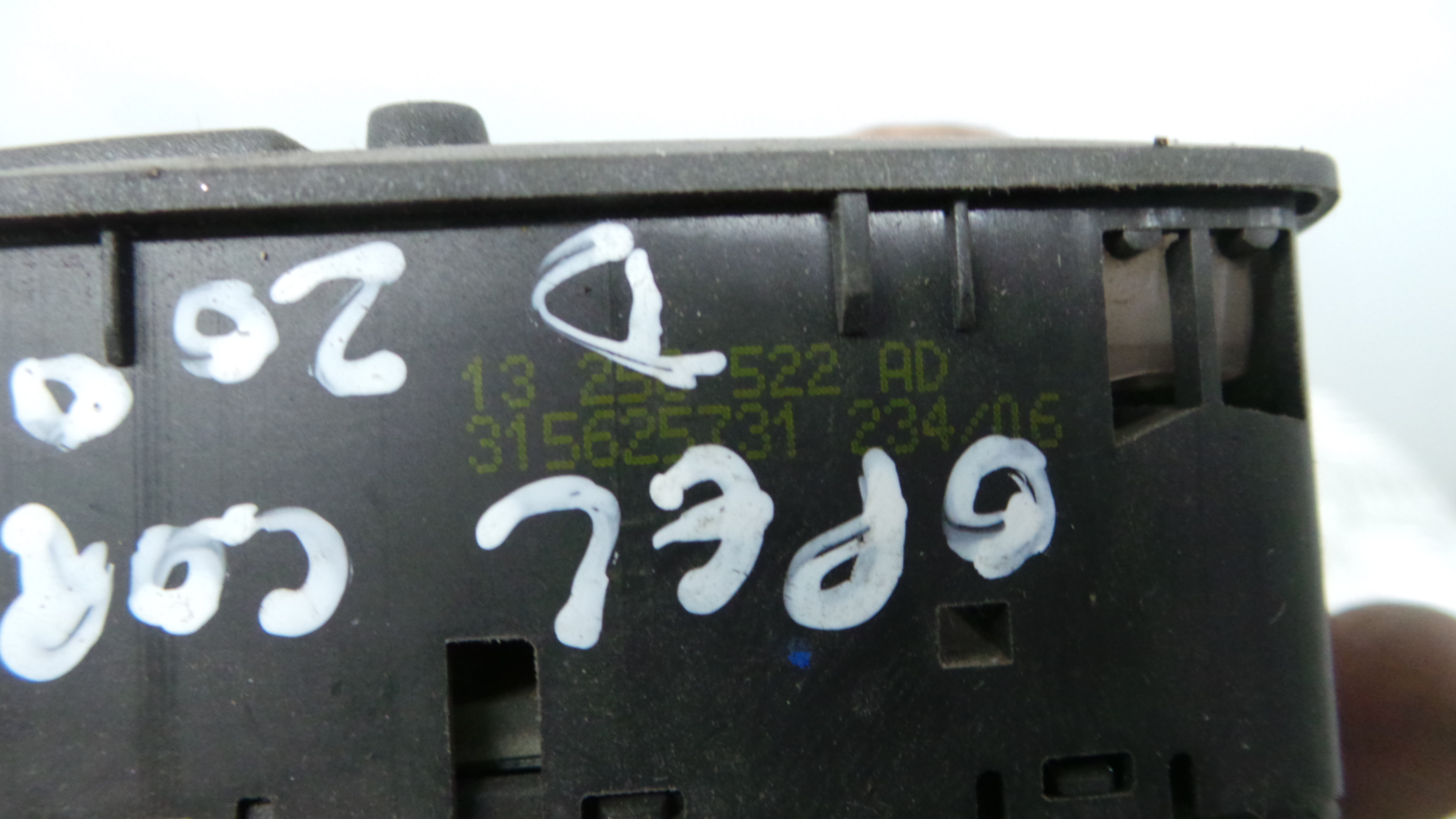 Interruptor / Comando Elevador Vidro Frente Esq  13258522 - OPEL CORSA D (S07)-33635087