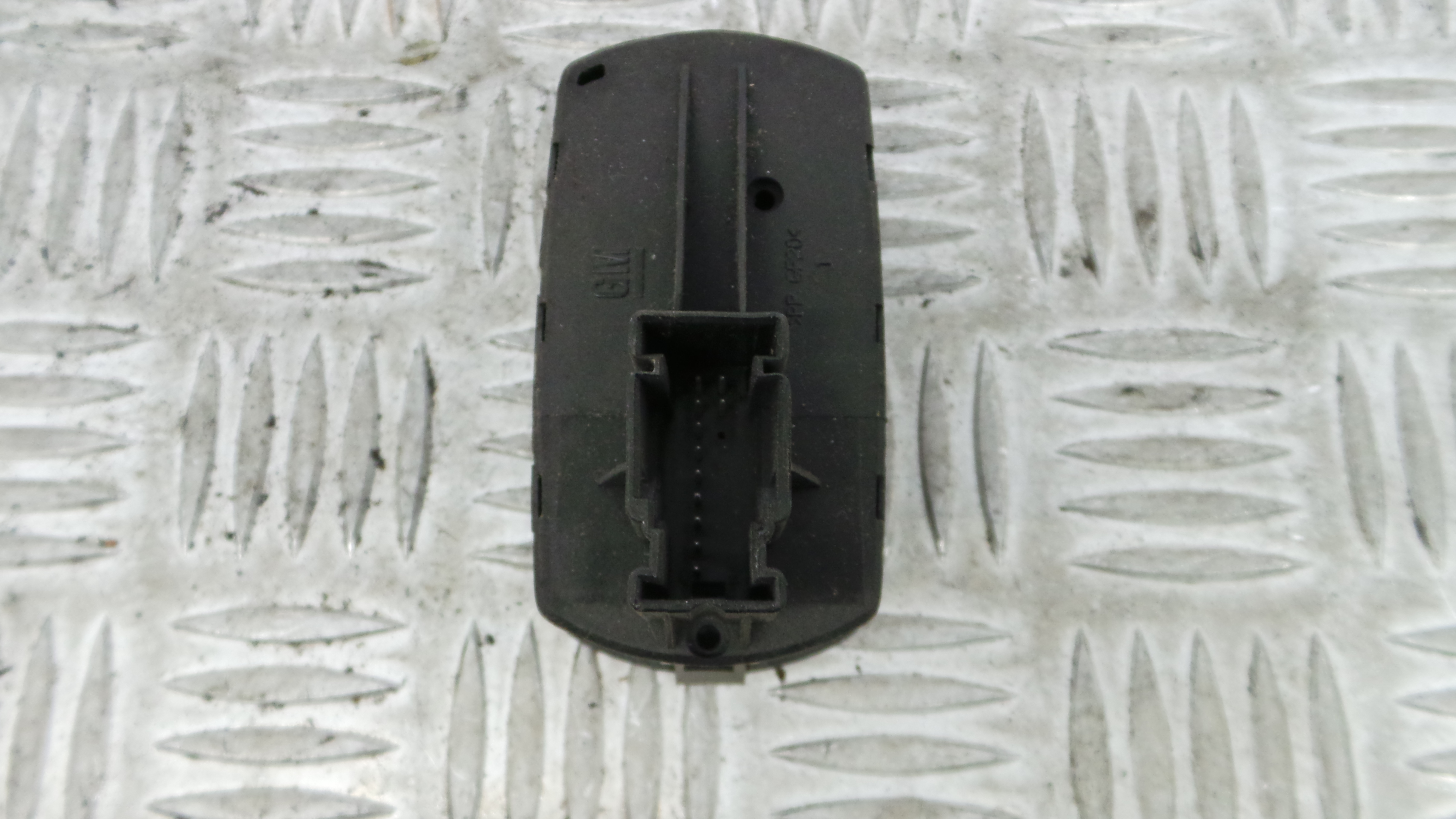 Interruptor / Comando Elevador Vidro Frente Esq  13258521 - OPEL CORSA D (S07)-33635090