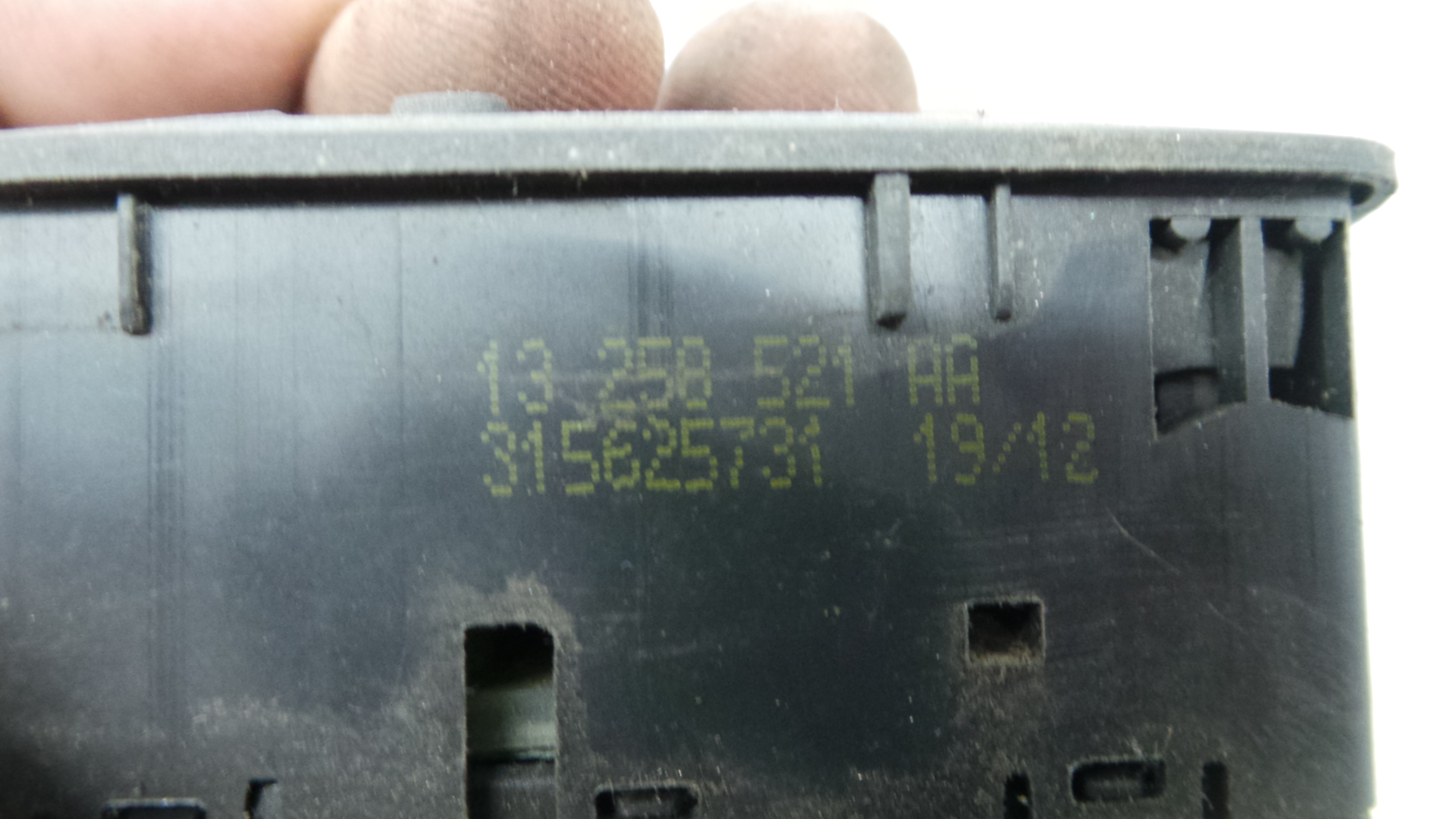 Interruptor / Comando Elevador Vidro Frente Esq  13258521 - OPEL CORSA D (S07)-33635090