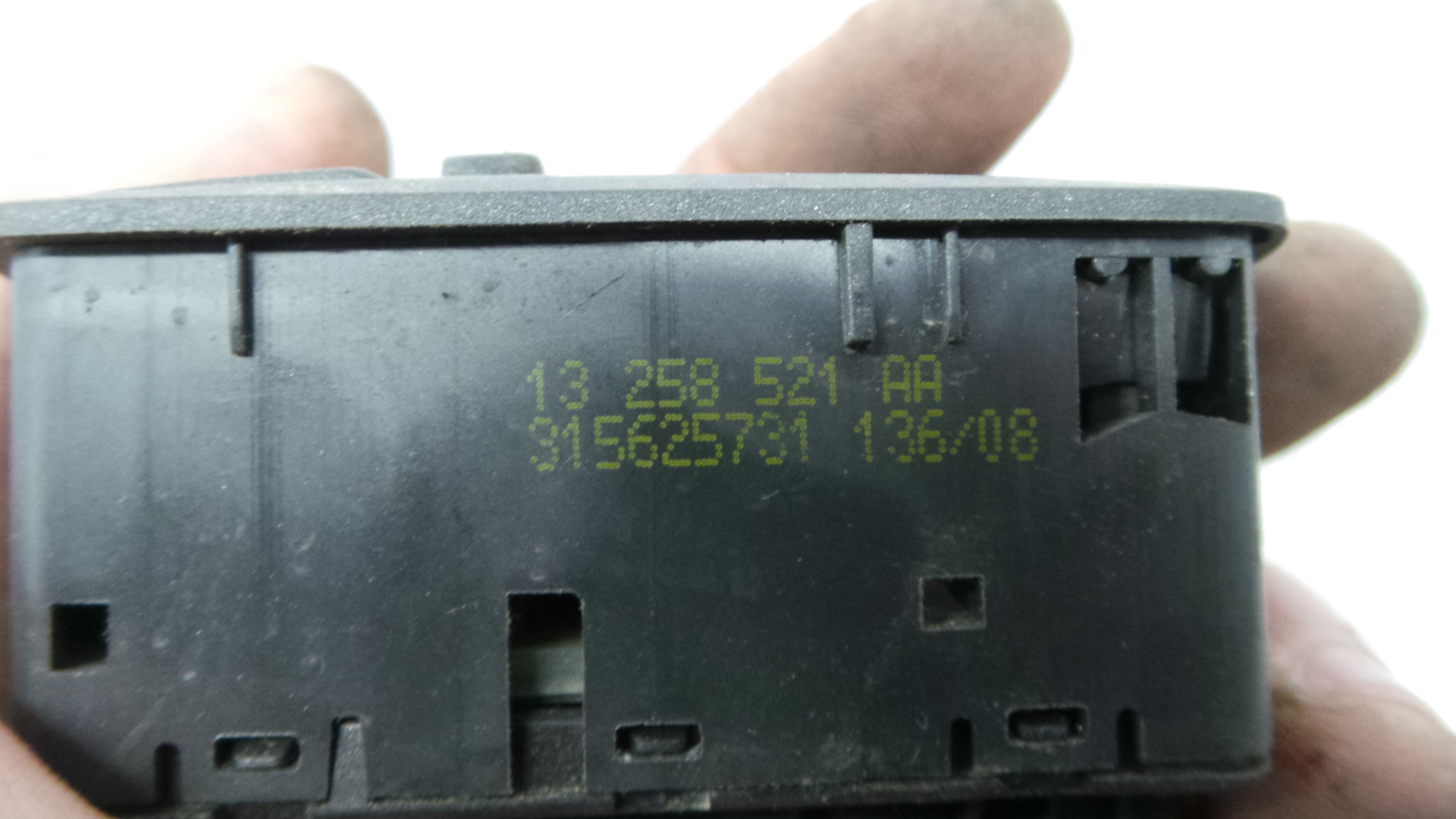 Interruptor / Comando Elevador Vidro Frente Esq  13258521 - OPEL CORSA D (S07)-33635093