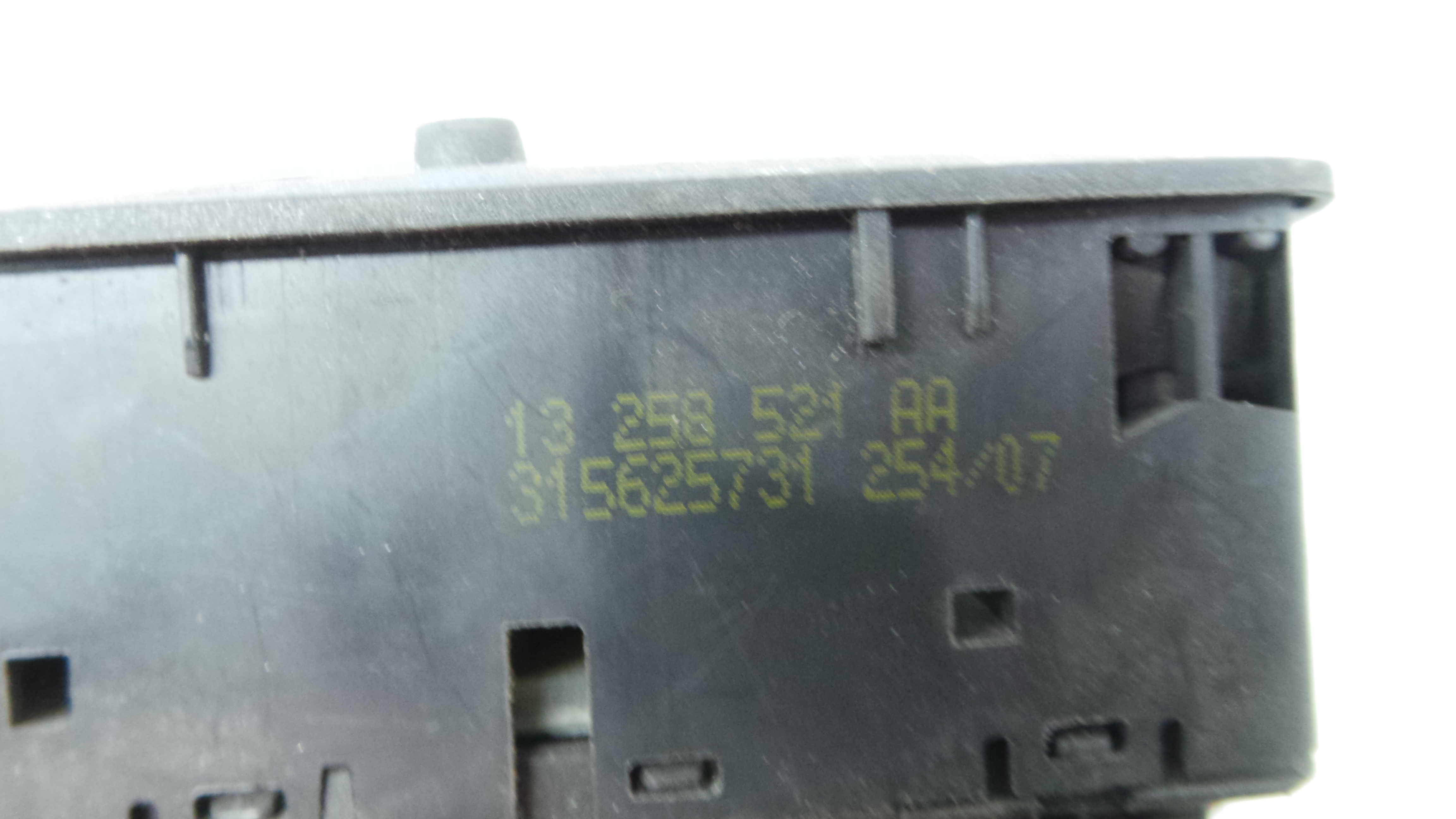 Interruptor / Comando Elevador Vidro Frente Esq  13258521 - OPEL CORSA D (S07)-33635096