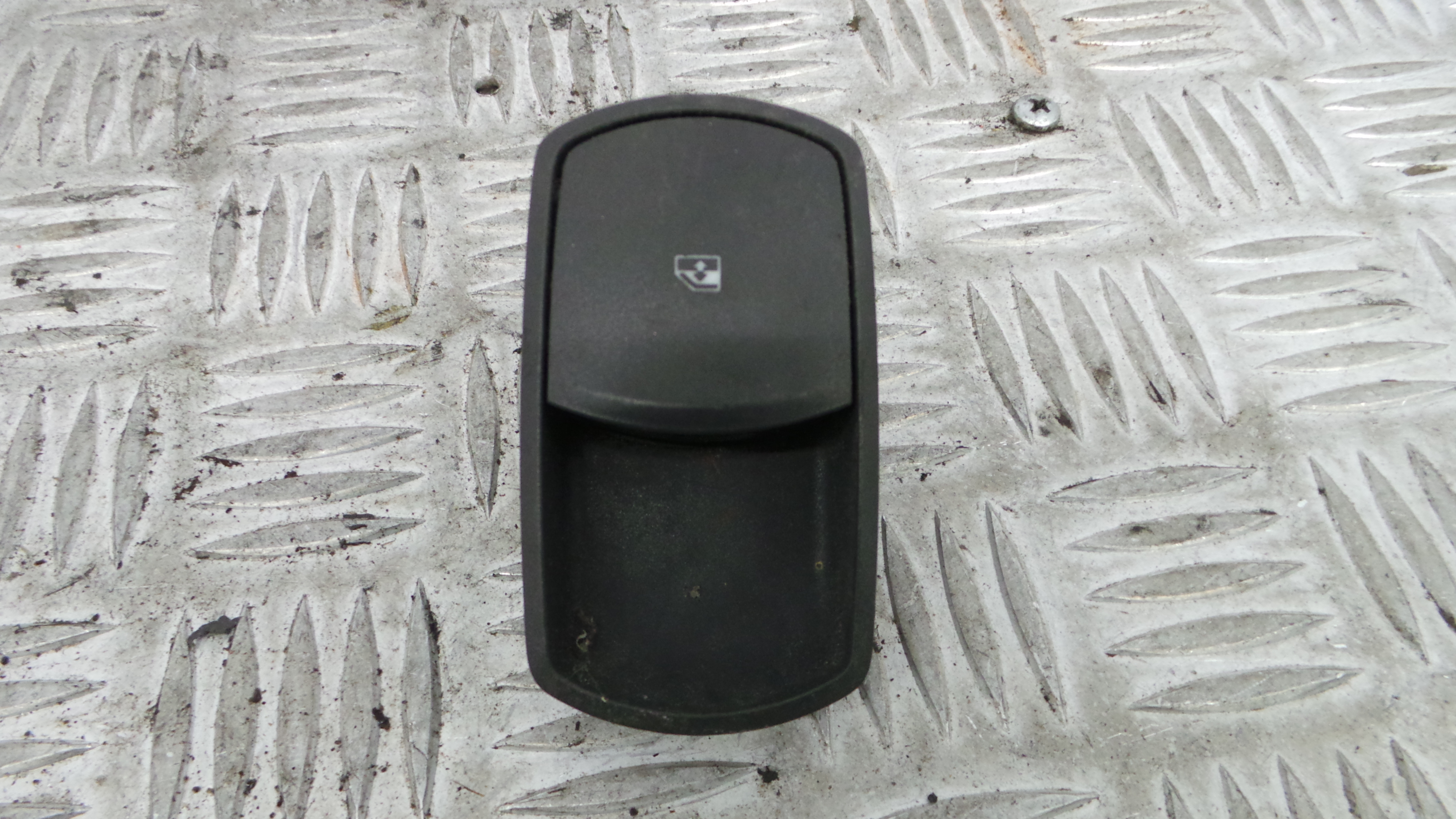 Interruptor / Comando Elevador Vidro Frente Dto  13189333 - OPEL CORSA D (S07)-33635103 Interruptor / Comando Elevador Vidro Frente Dto  13189333 - OPEL CORSA D (S07)-33635103