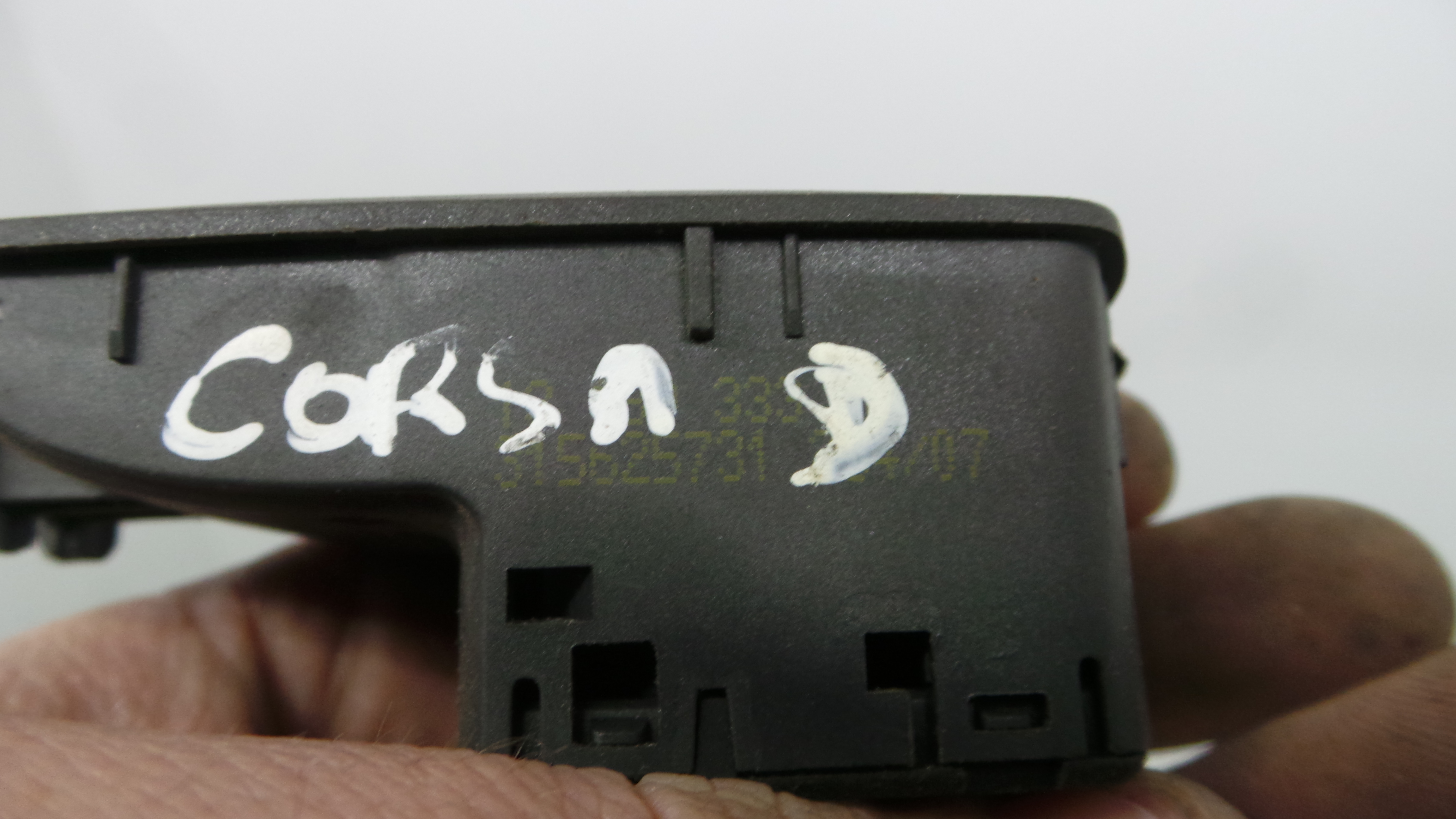 Interruptor / Comando Elevador Vidro Frente Dto  13189333 - OPEL CORSA D (S07)-33635103