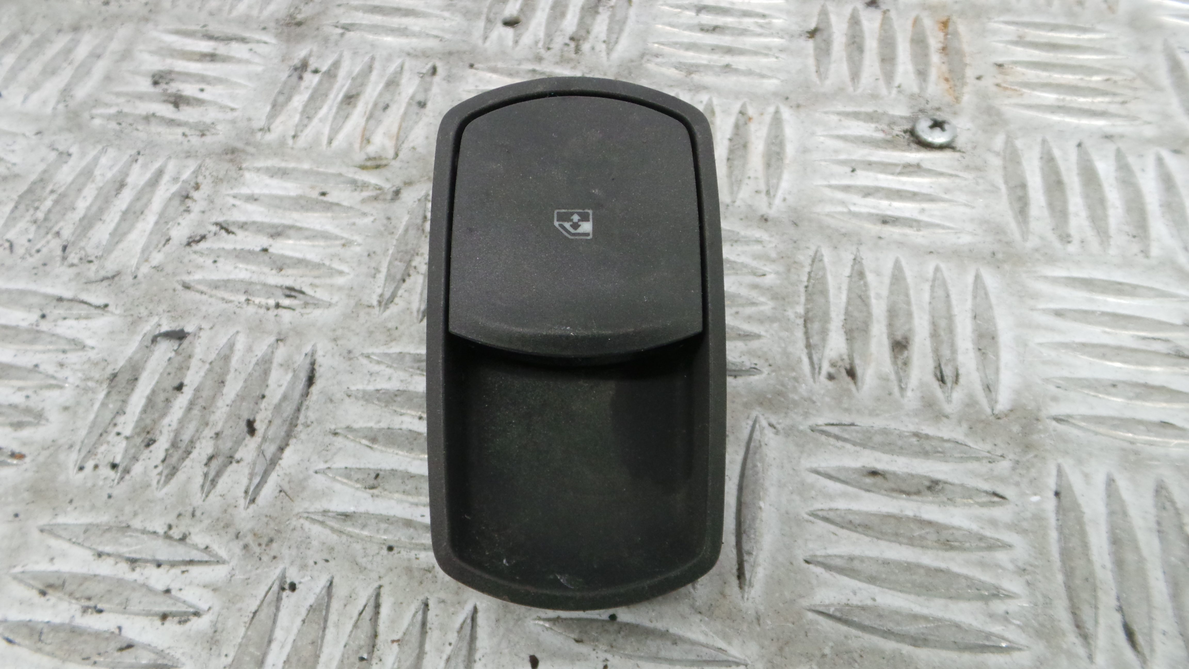 Interruptor / Comando Elevador Vidro Frente Dto  13189333 - OPEL CORSA D (S07)-33635109 Interruptor / Comando Elevador Vidro Frente Dto  13189333 - OPEL CORSA D (S07)-33635109