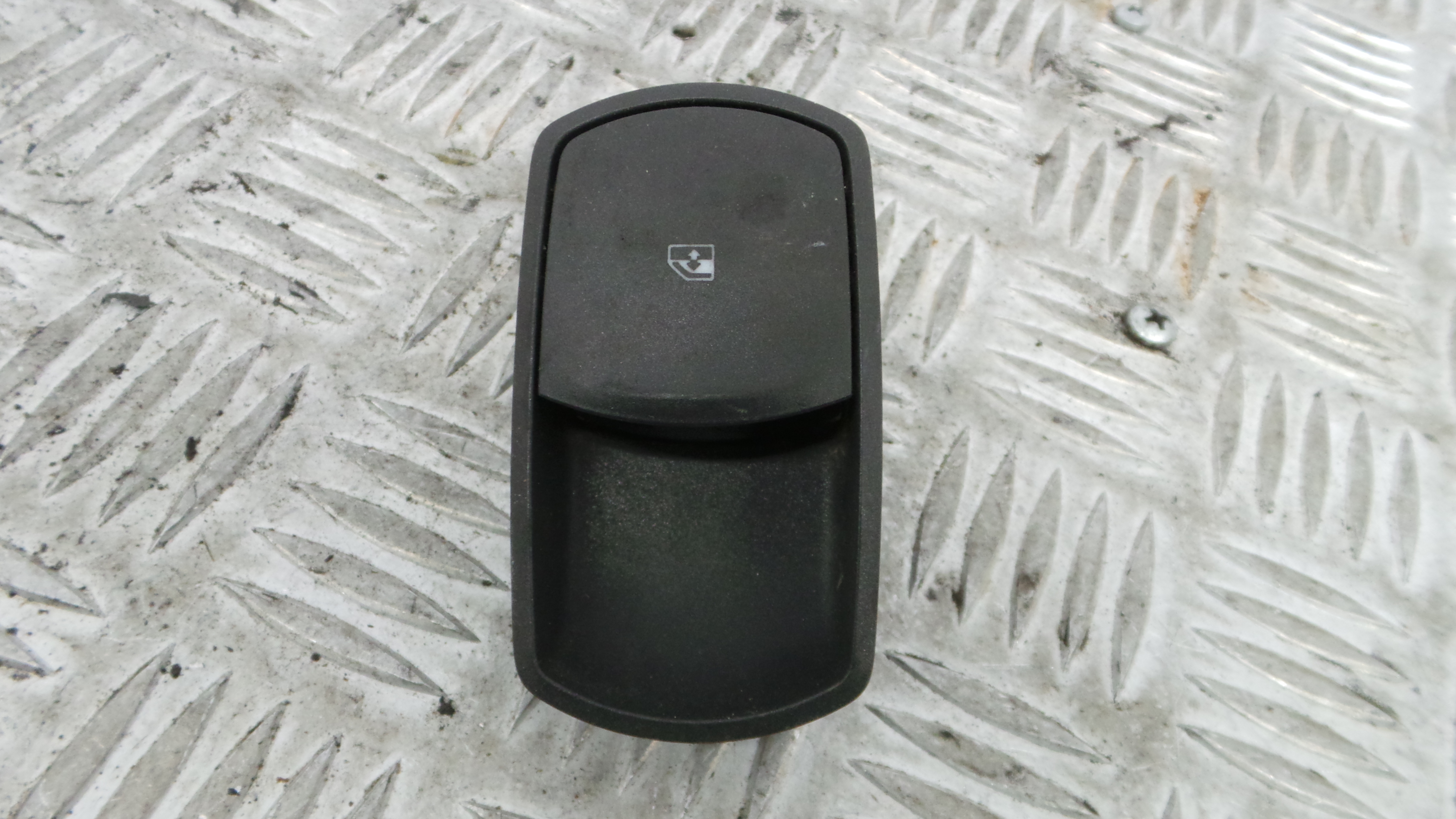 Interruptor / Comando Elevador Vidro Frente Dto  13189333 - OPEL CORSA D (S07)-33635112 Interruptor / Comando Elevador Vidro Frente Dto  13189333 - OPEL CORSA D (S07)-33635112