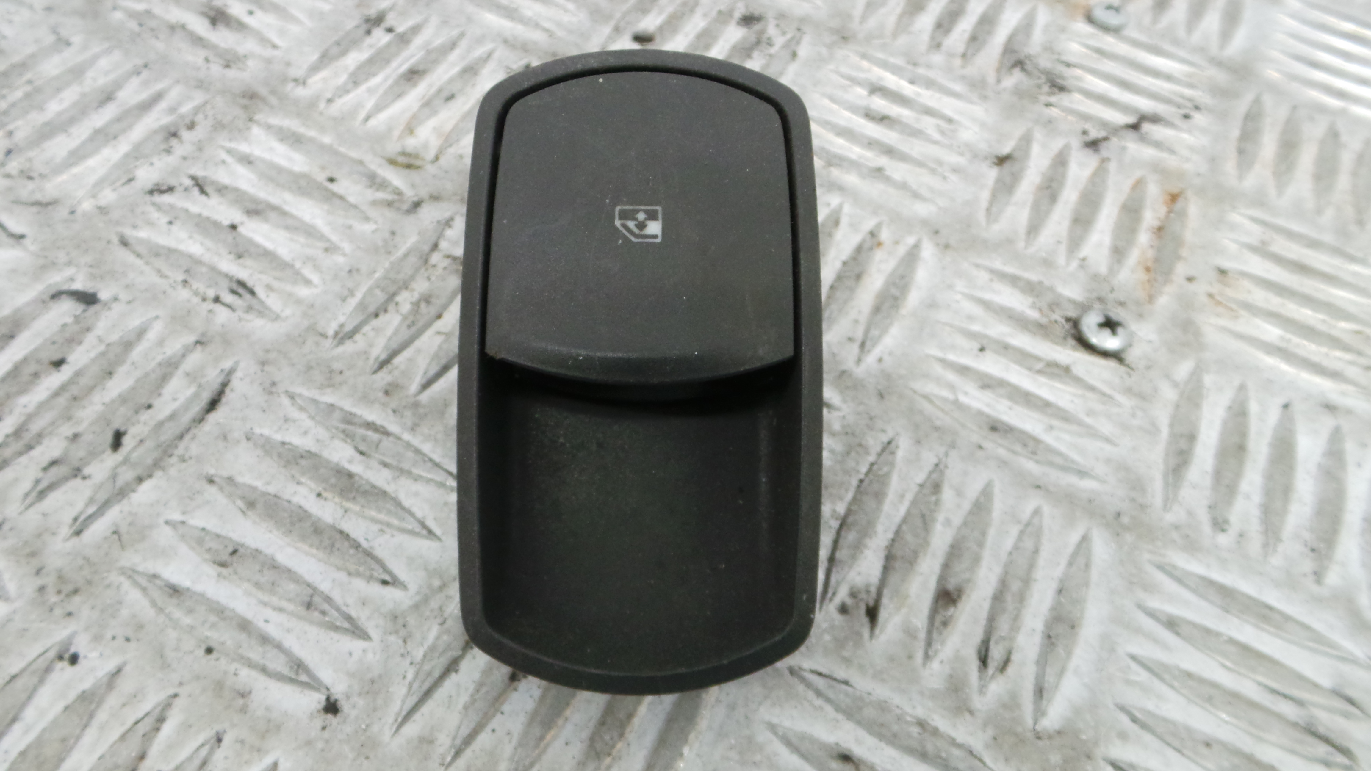 Interruptor / Comando Elevador Vidro Frente Dto  13189333 - OPEL CORSA D (S07)-33635118 Interruptor / Comando Elevador Vidro Frente Dto  13189333 - OPEL CORSA D (S07)-33635118