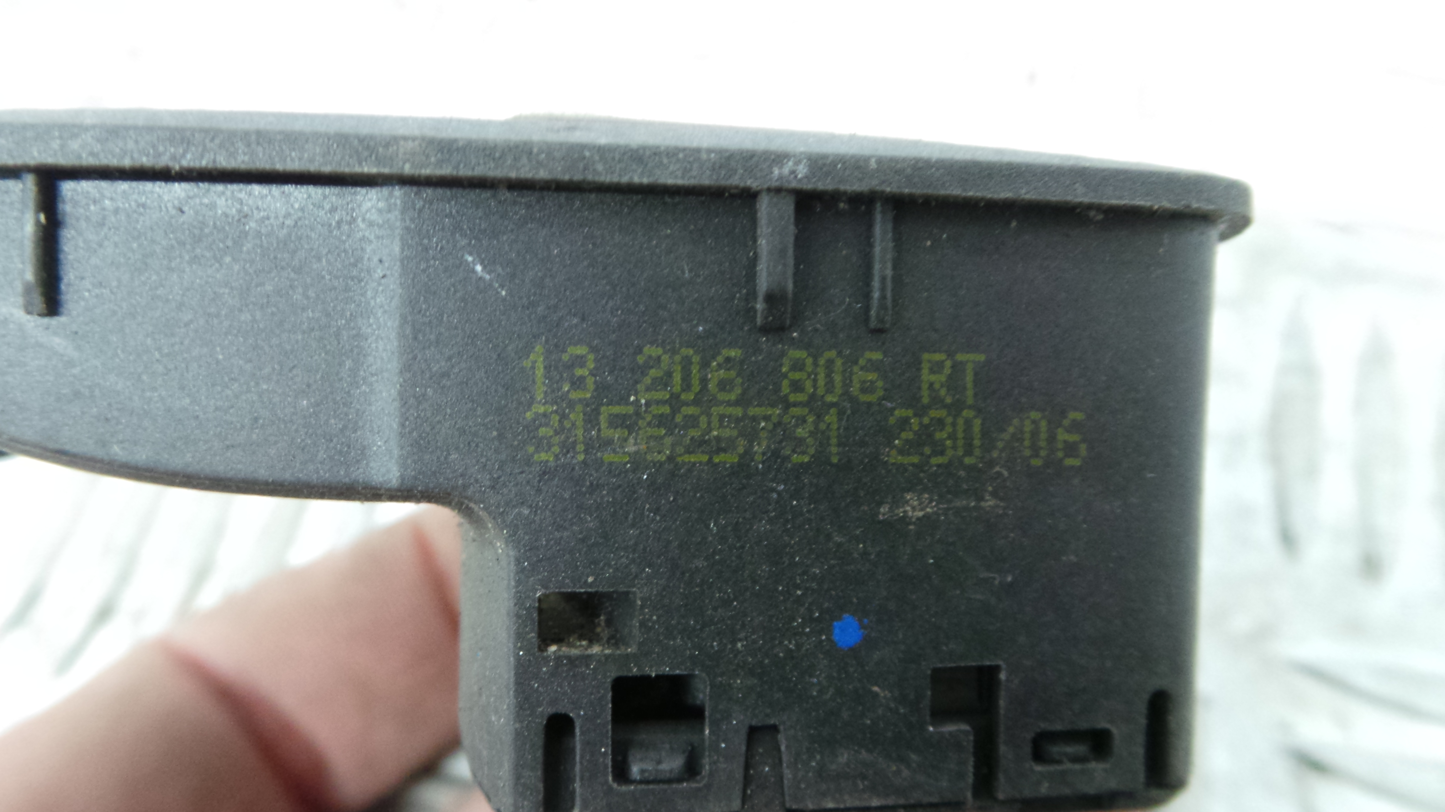 Interruptor / Comando Elevador Vidro Frente Dto  13206806 - OPEL CORSA D (S07)-33635121